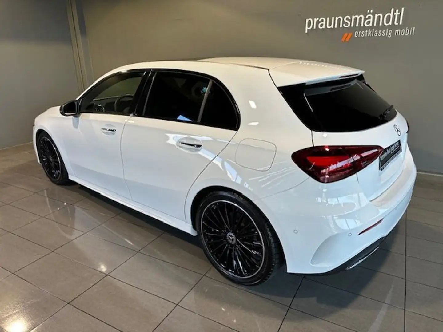 Mercedes-Benz A 200 AMG +Night Pano/Kamera/19"/Totw/MBUX/Ambie Weiß - 2