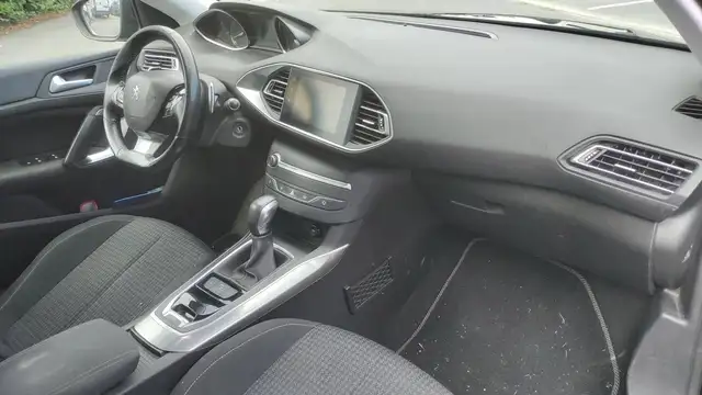 Peugeot 308 view 10