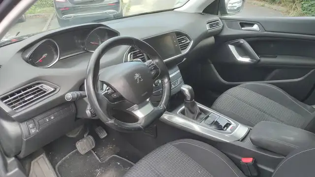 Peugeot 308 view 8