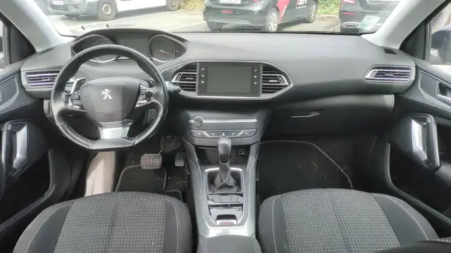Peugeot 308 view 11
