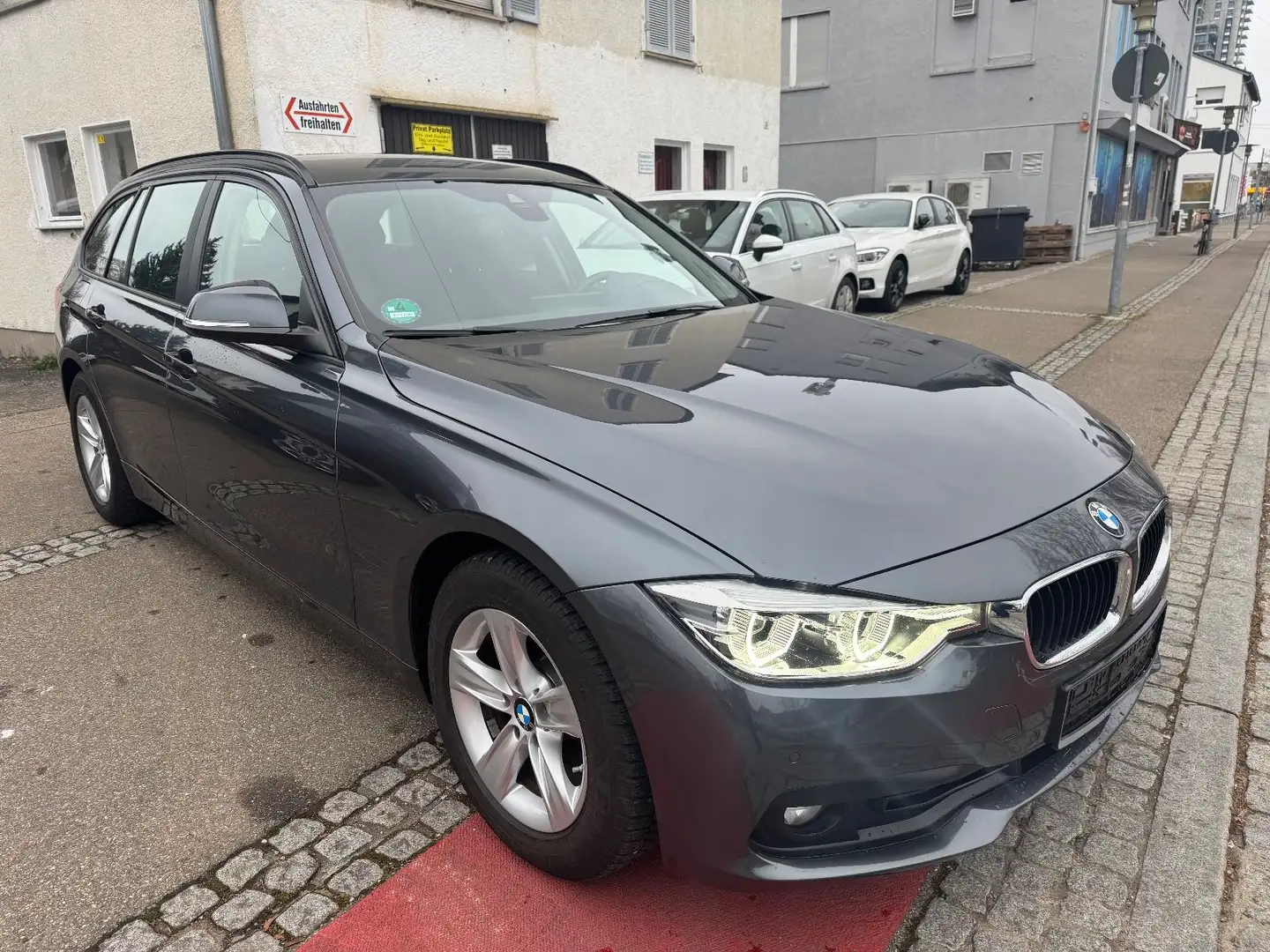 BMW 320 i Touring/ ACC/Navi Prof./ LED Grau - 2