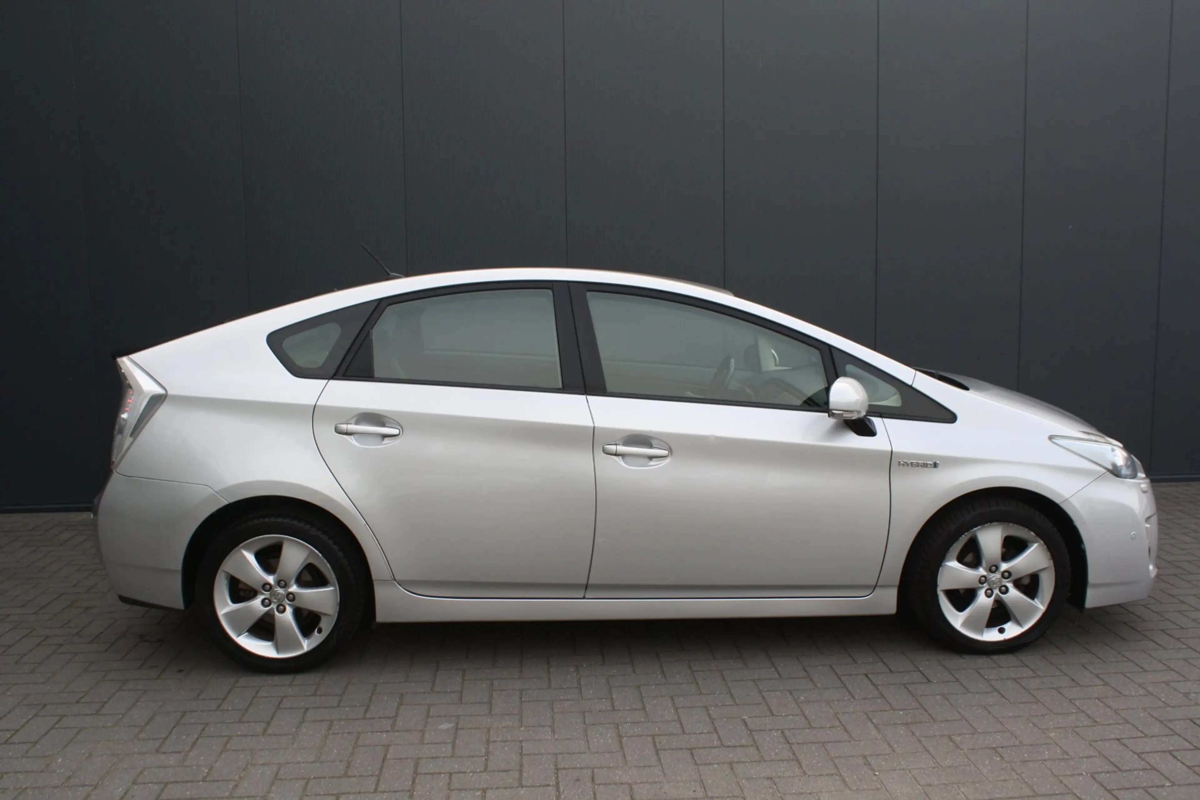 Toyota Prius 1.8 Dynamic - NAVIGATIE - CAMERA - 2x PDC — photo 2