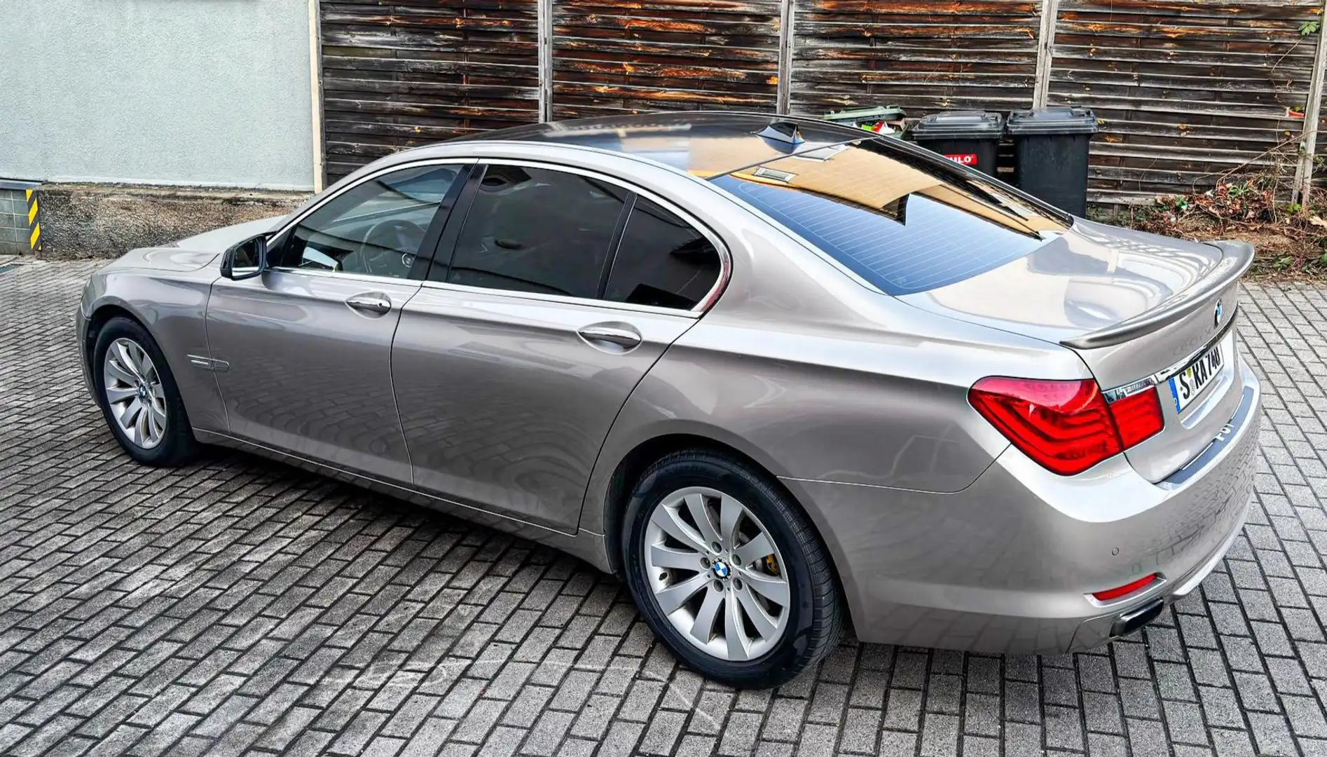 BMW 740 740i - 2