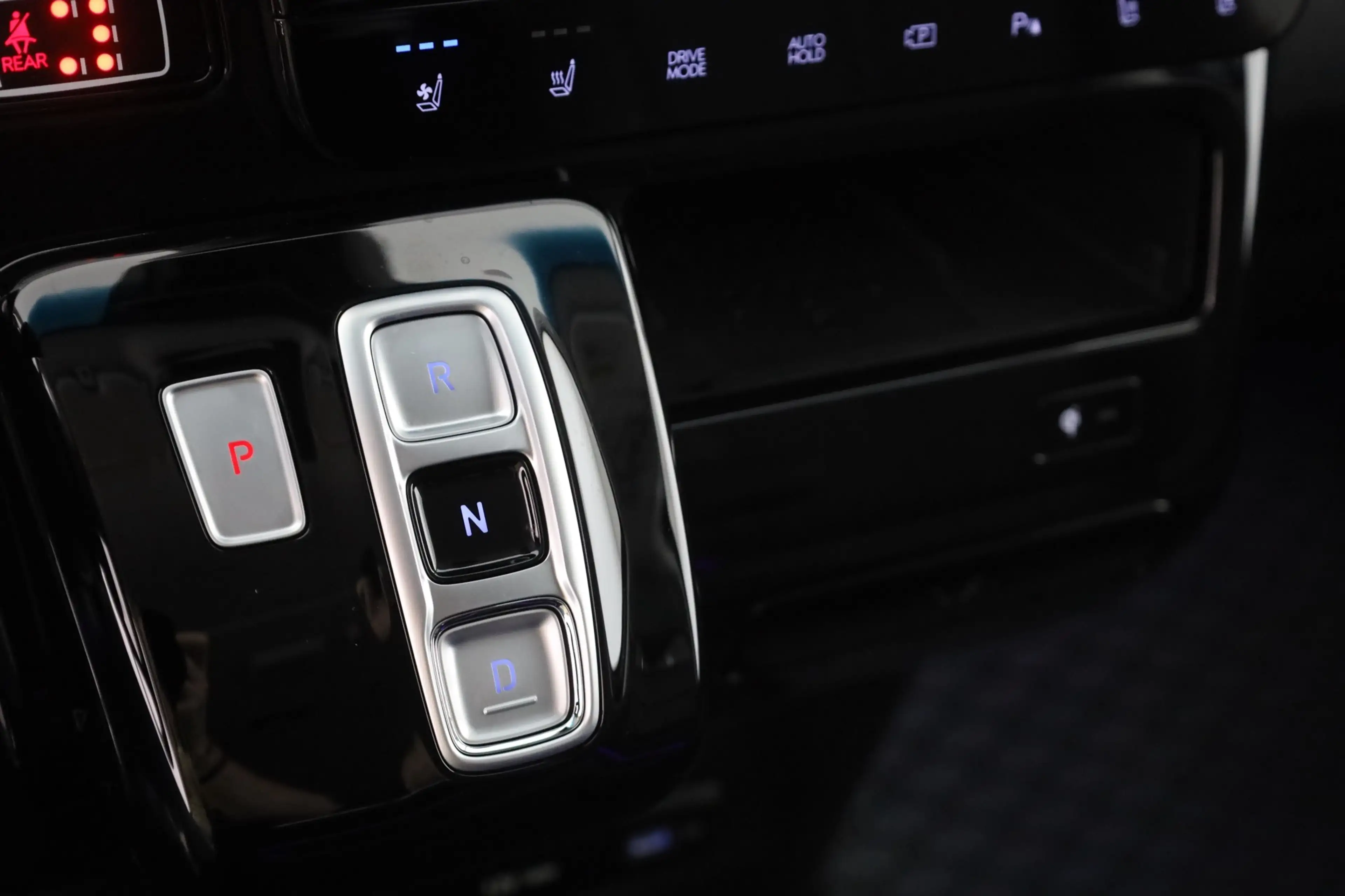 Hyundai STARIA 2.2 CRDi Signature 7-Sitzer LED Navi 360° — photo 13