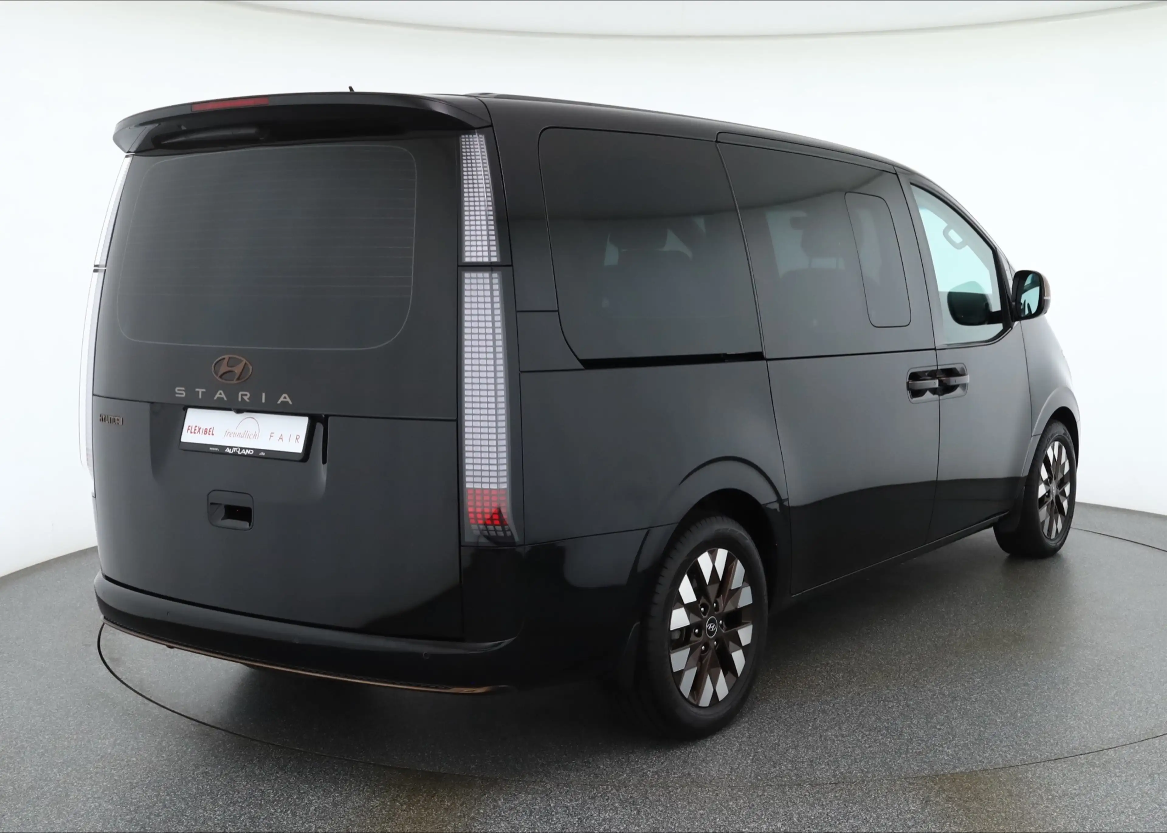 Hyundai STARIA 2.2 CRDi Signature 7-Sitzer LED Navi 360° — photo 5