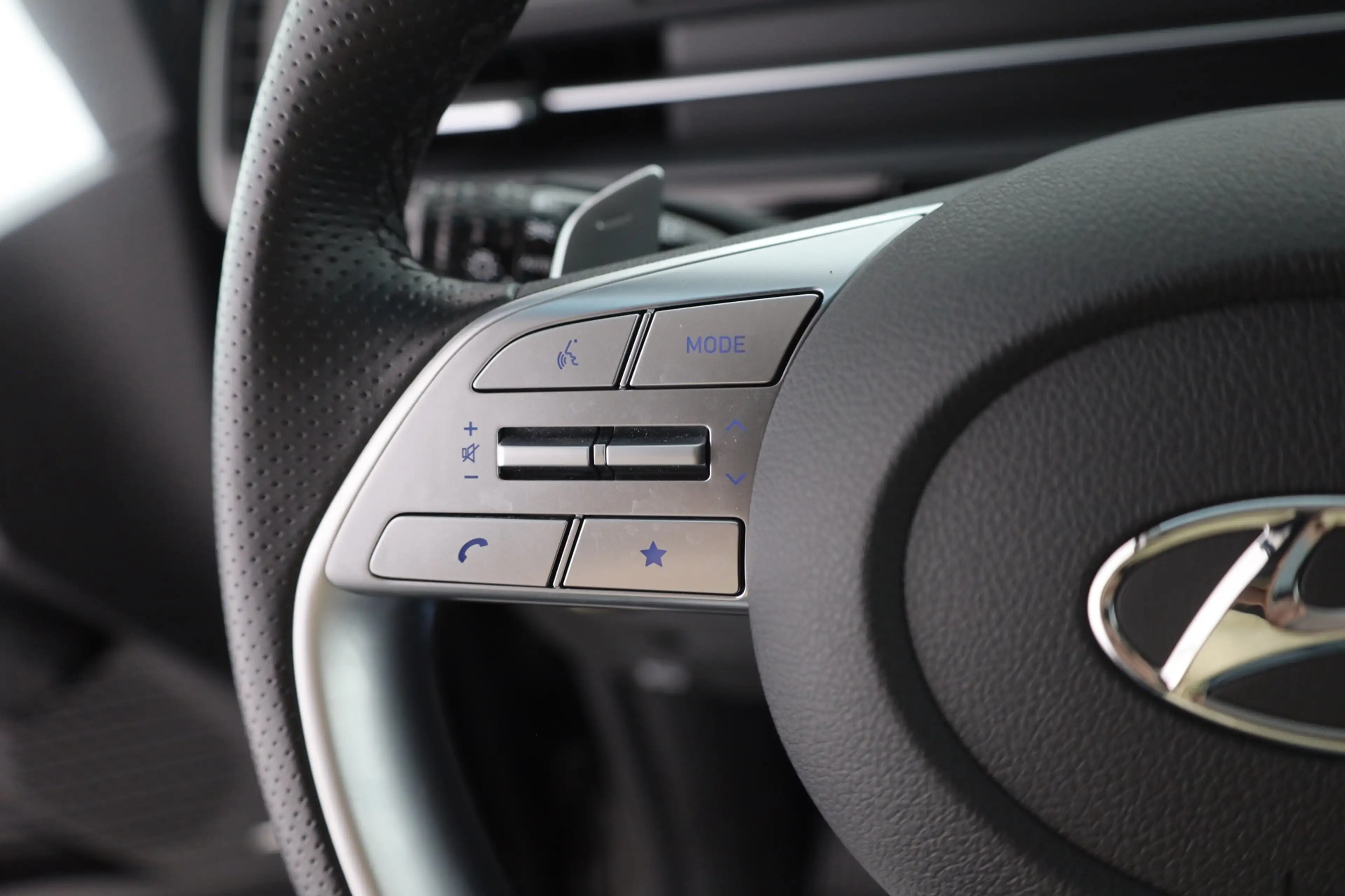 Hyundai STARIA 2.2 CRDi Signature 7-Sitzer LED Navi 360° — photo 15