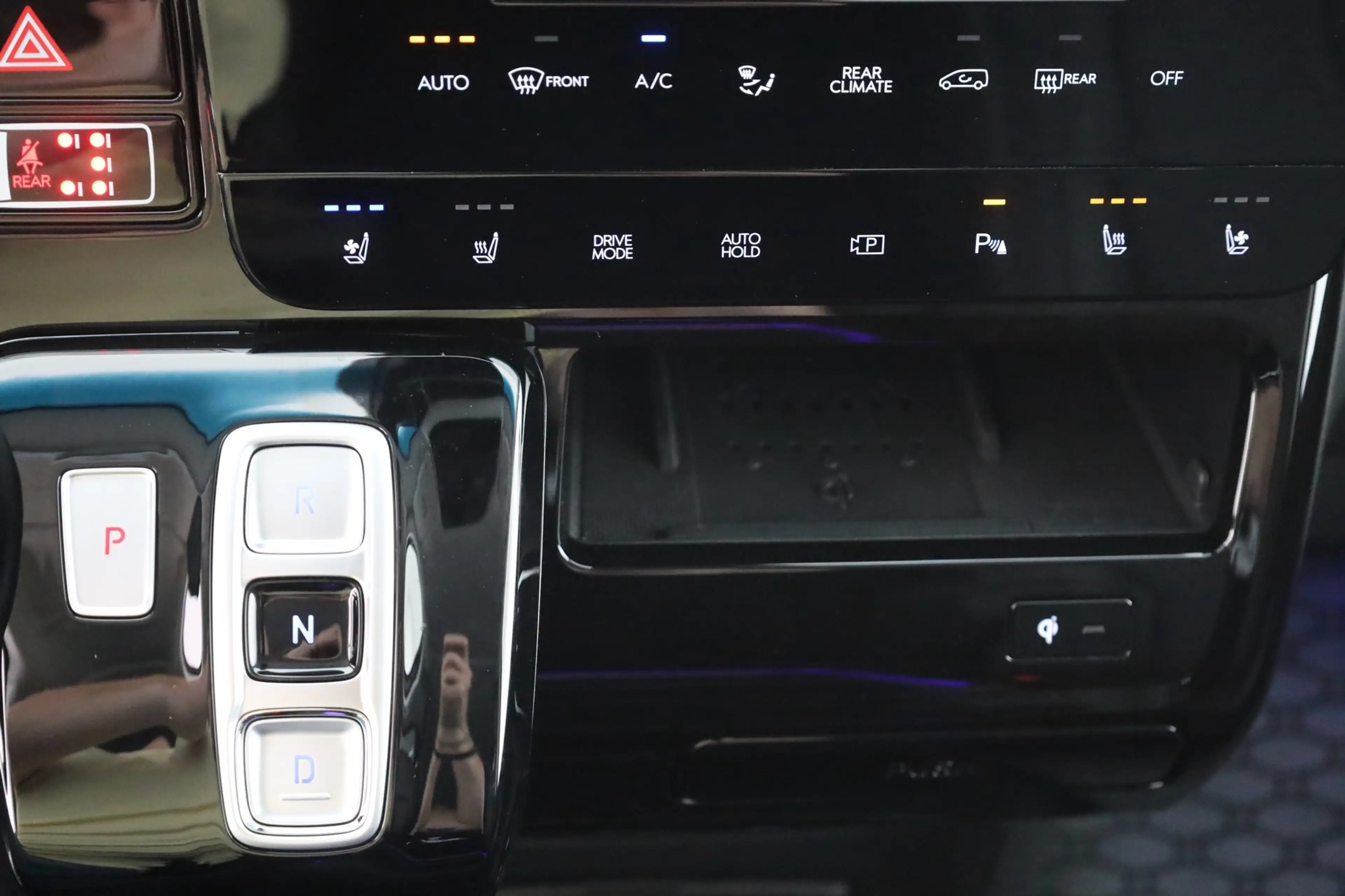 Hyundai STARIA 2.2 CRDi Signature 7-Sitzer LED Navi 360° — photo 12