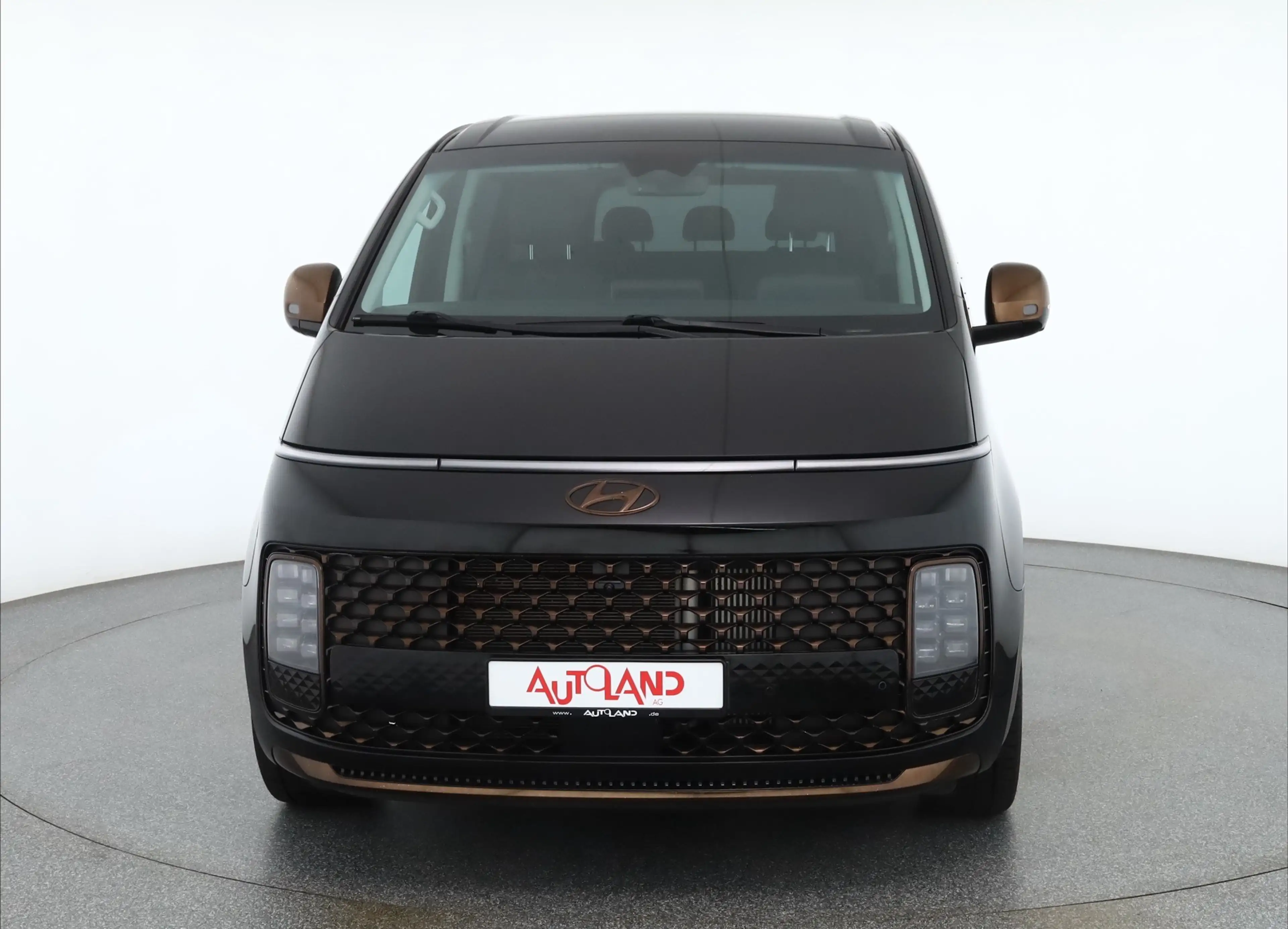 Hyundai STARIA 2.2 CRDi Signature 7-Sitzer LED Navi 360° — photo 8