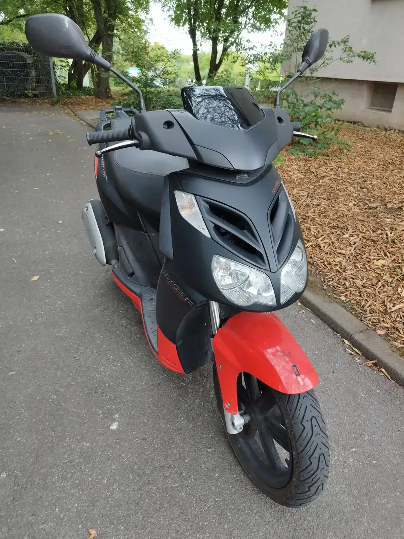 Aprilia Sportcity 125 Sonder Model mit 15 Zoll Reifen Noir - 1