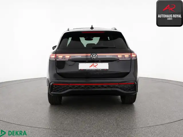 Volkswagen Tiguan view 4
