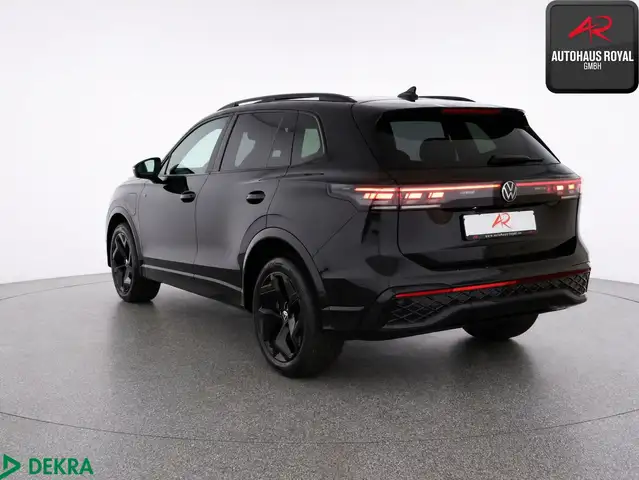 Volkswagen Tiguan view 3