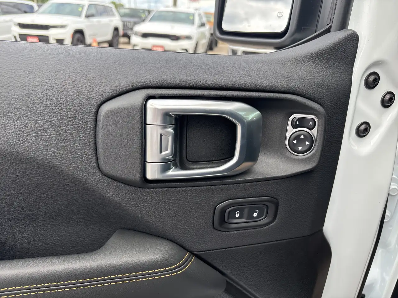 Jeep Wrangler снимка Jeep Wrangler