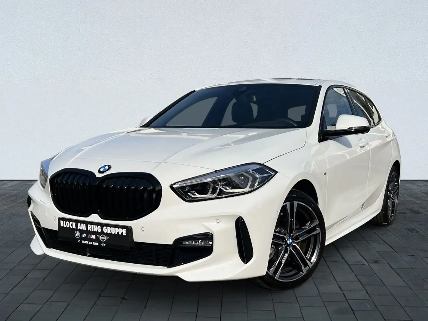 BMW 118 i M Sportpaket LCP Pano Shz 18" Carplay Navi White - 1