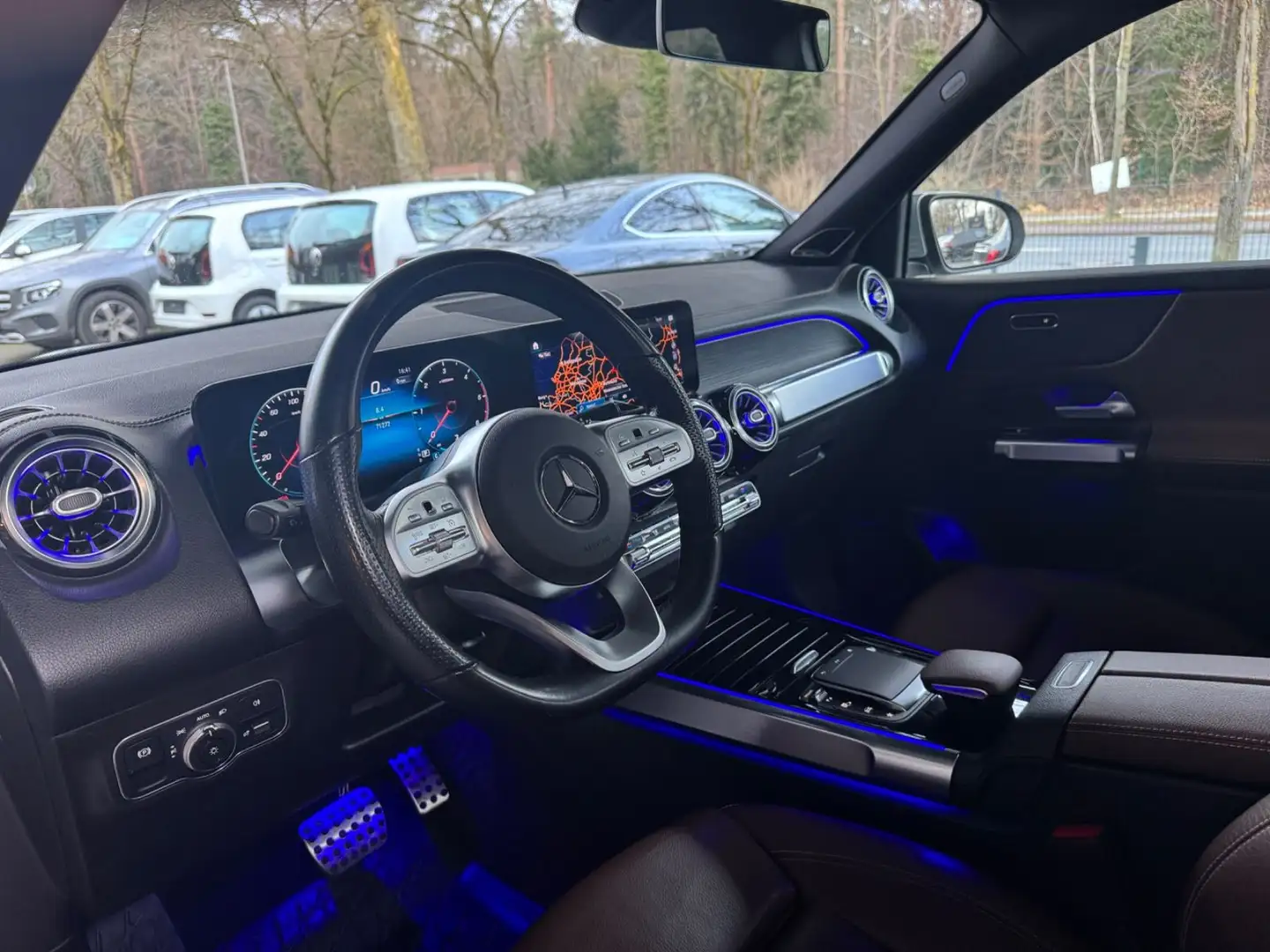 Mercedes-Benz GLB 200 d 4Matic AMG LINE/PANO/BURM/MEMORY/LED Stříbrná - 2