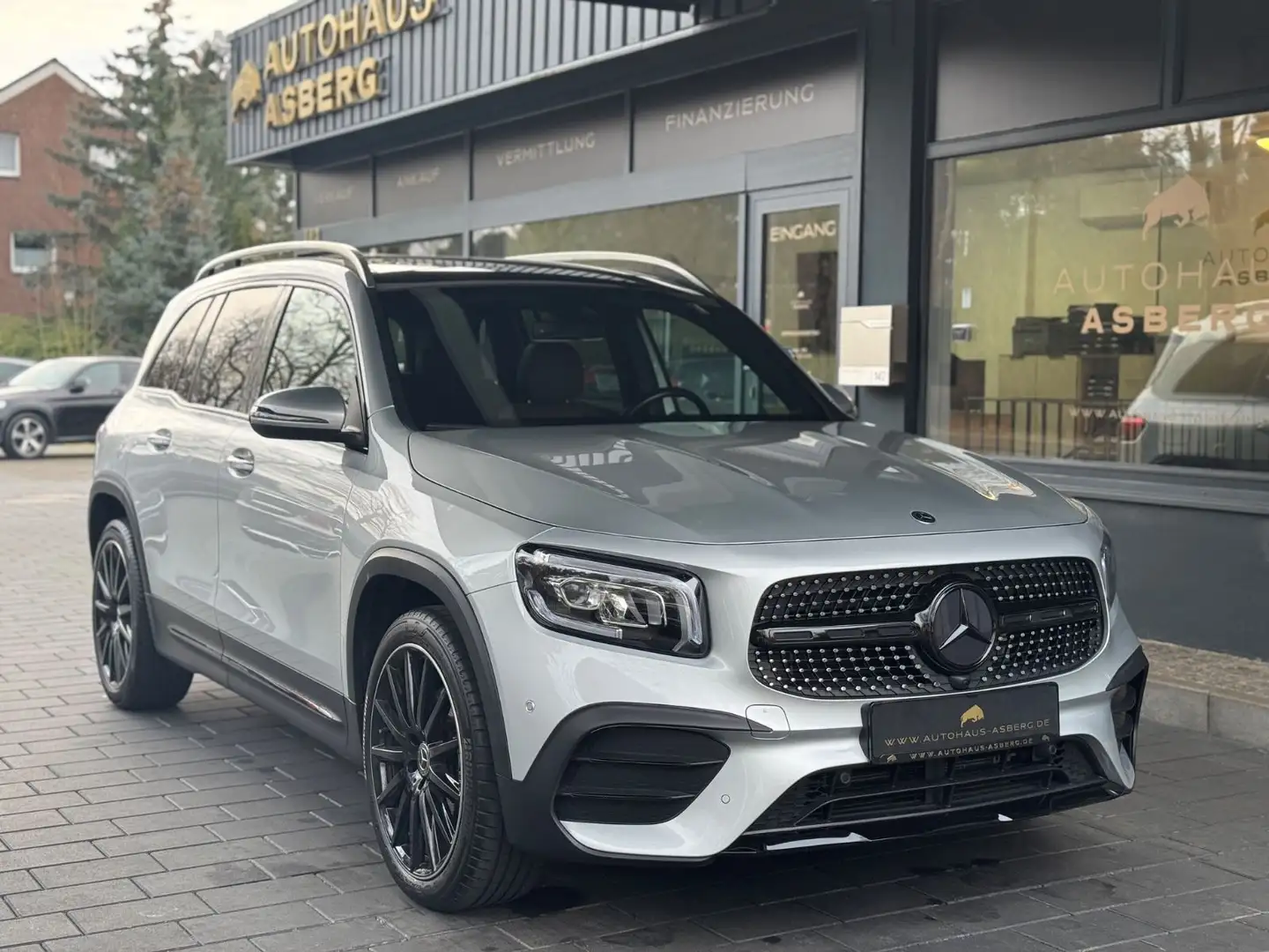 Mercedes-Benz GLB 200 d 4Matic AMG LINE/PANO/BURM/MEMORY/LED Stříbrná - 1