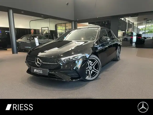 Mercedes-Benz A 220 4M AMG+PANO+AHK+HUD+DISTR+MULTIBEAM+KEYL+