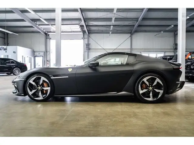 Ferrari 12cilindri view 13