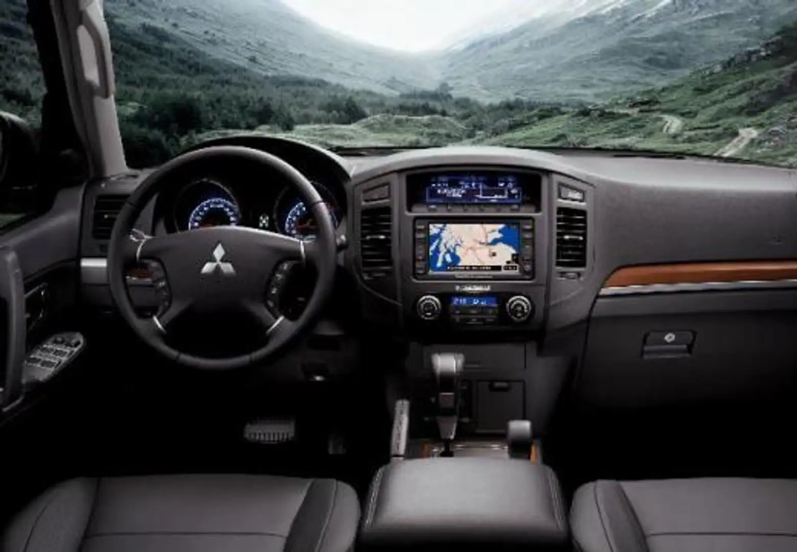 Mitsubishi Montero 3.2DI-D Spirit Gris - 2