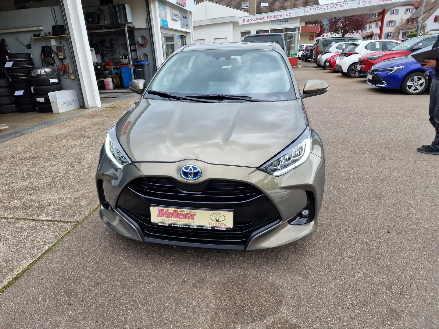 Toyota Yaris Hybrid Team Deutschland mit Comf.Paket/Allw. Braun - 2