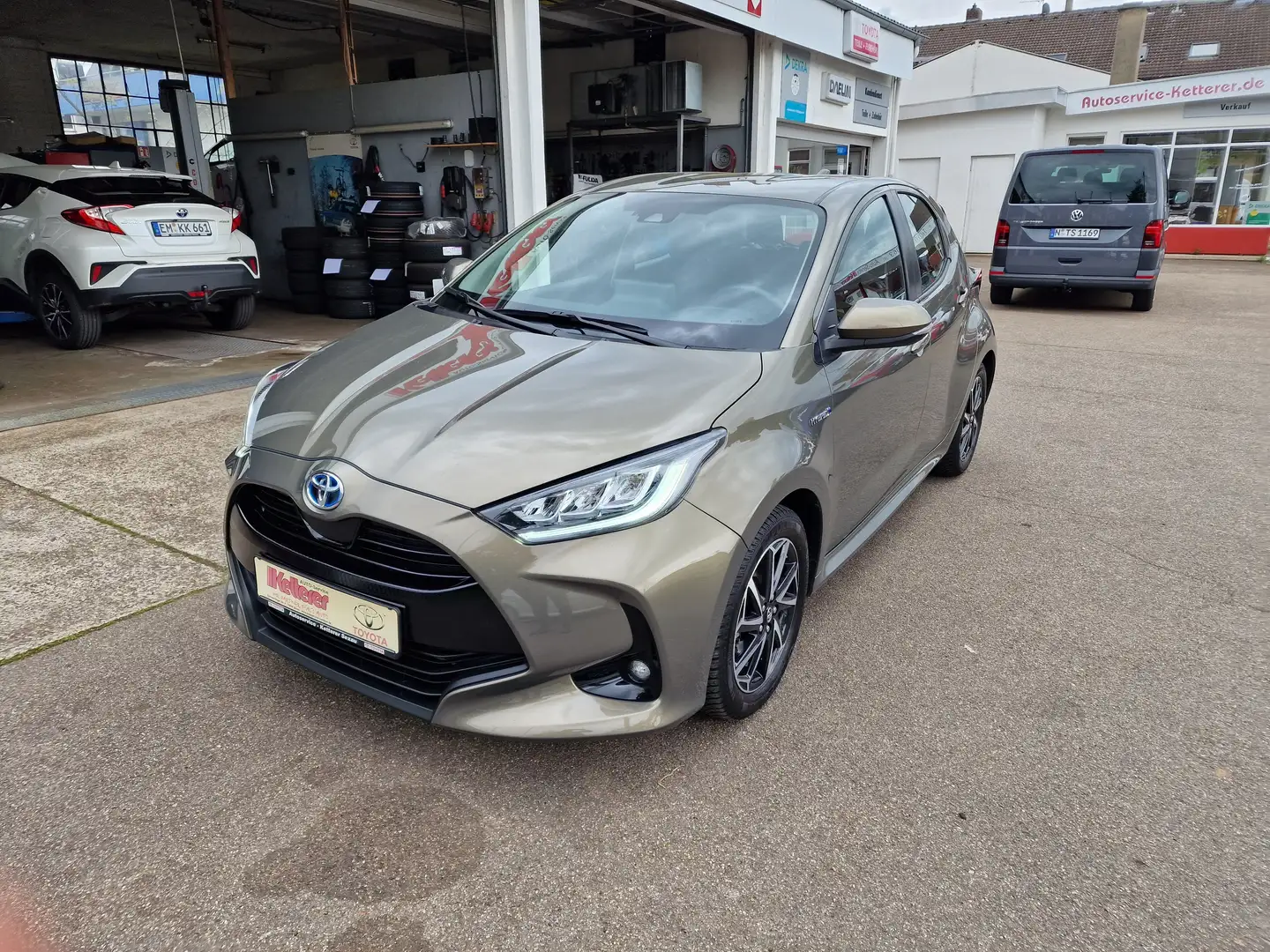 Toyota Yaris Hybrid Team Deutschland mit Comf.Paket/Allw. Braun - 1