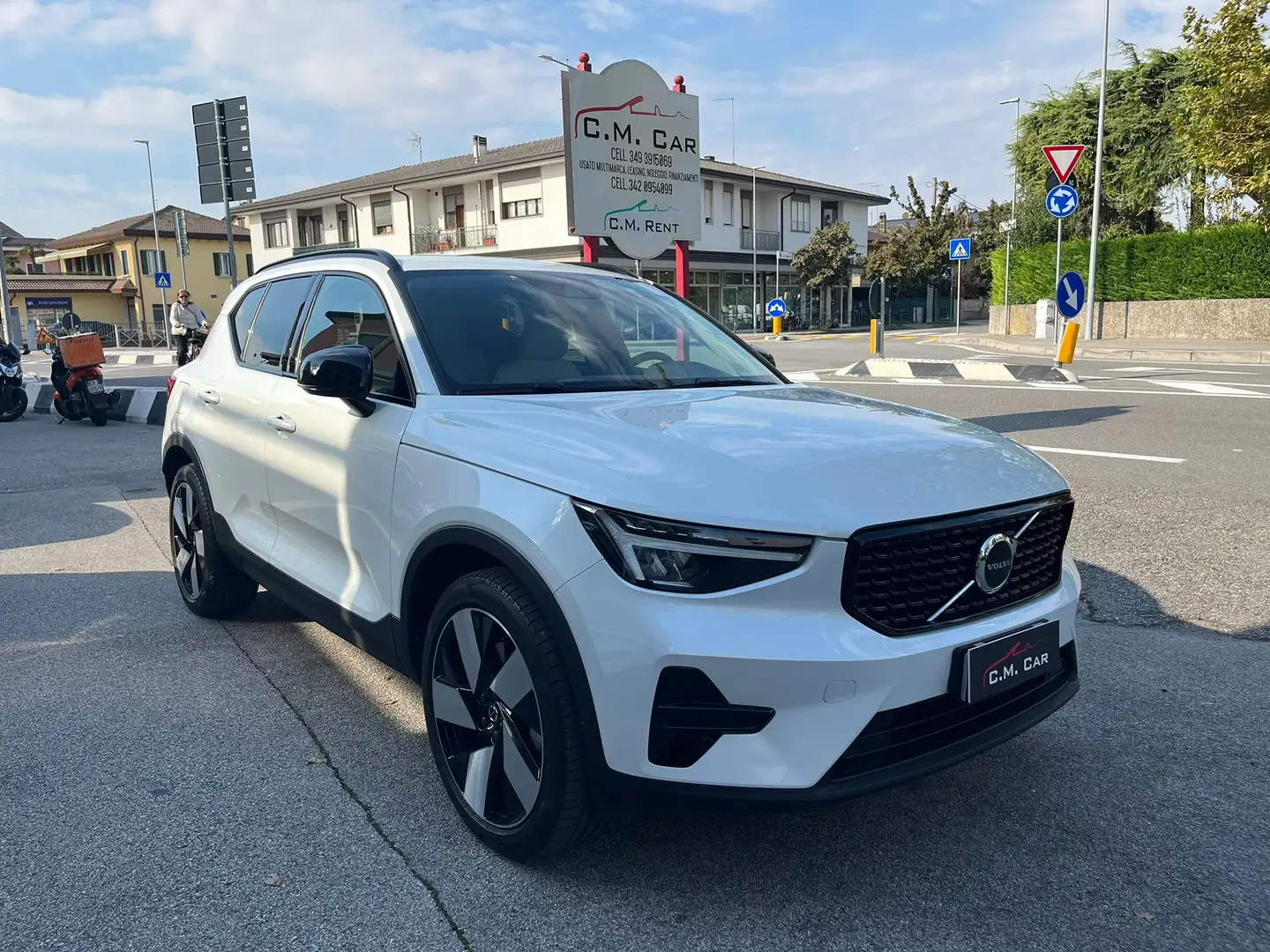 Volvo XC40 2023 1.5 t5 recharge phev Plus Dark auto Blanc - 1