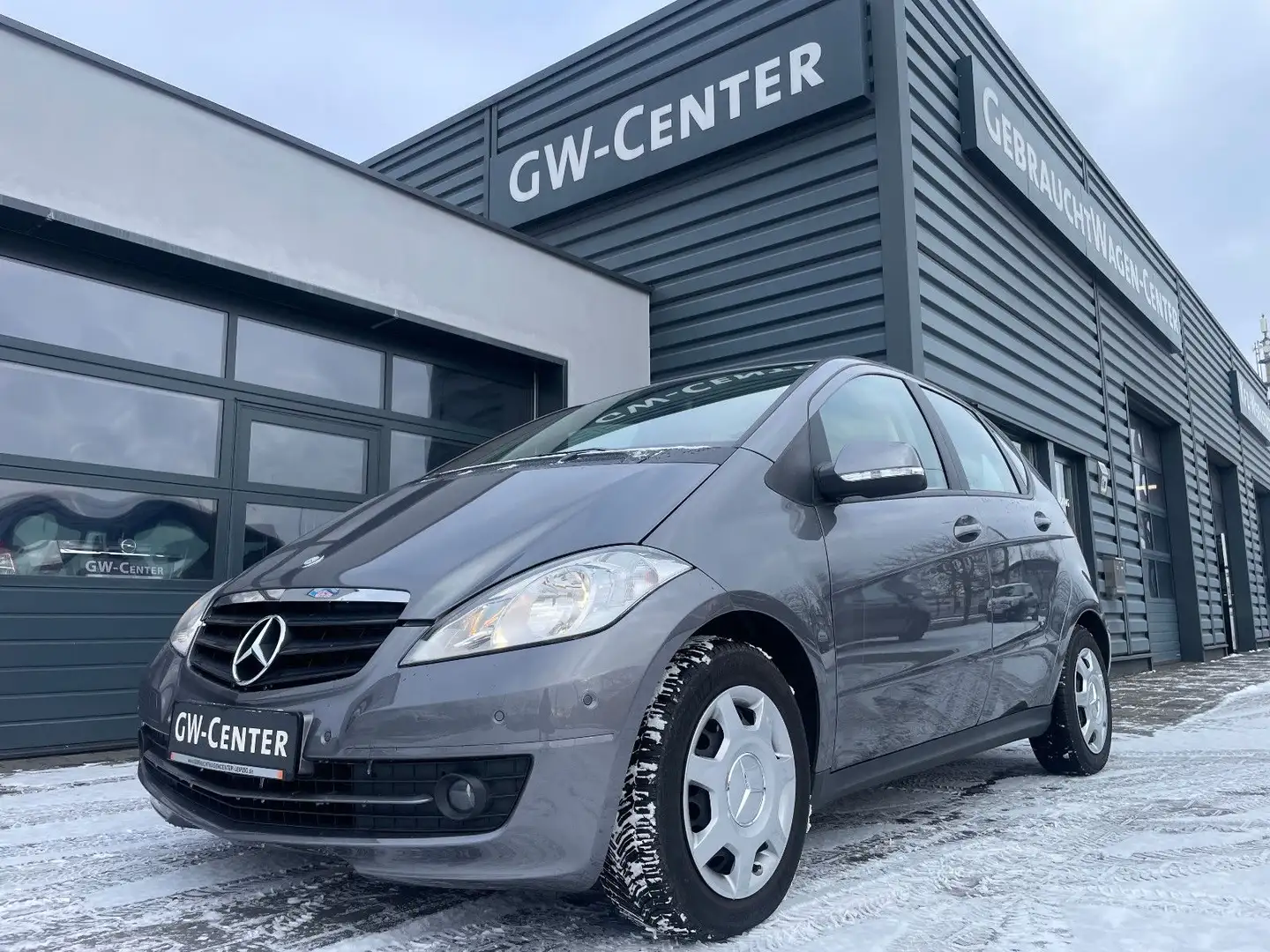 Mercedes-Benz A 180 Automatik / 1. Hand / Sitzheizung / PDC Grau - 1