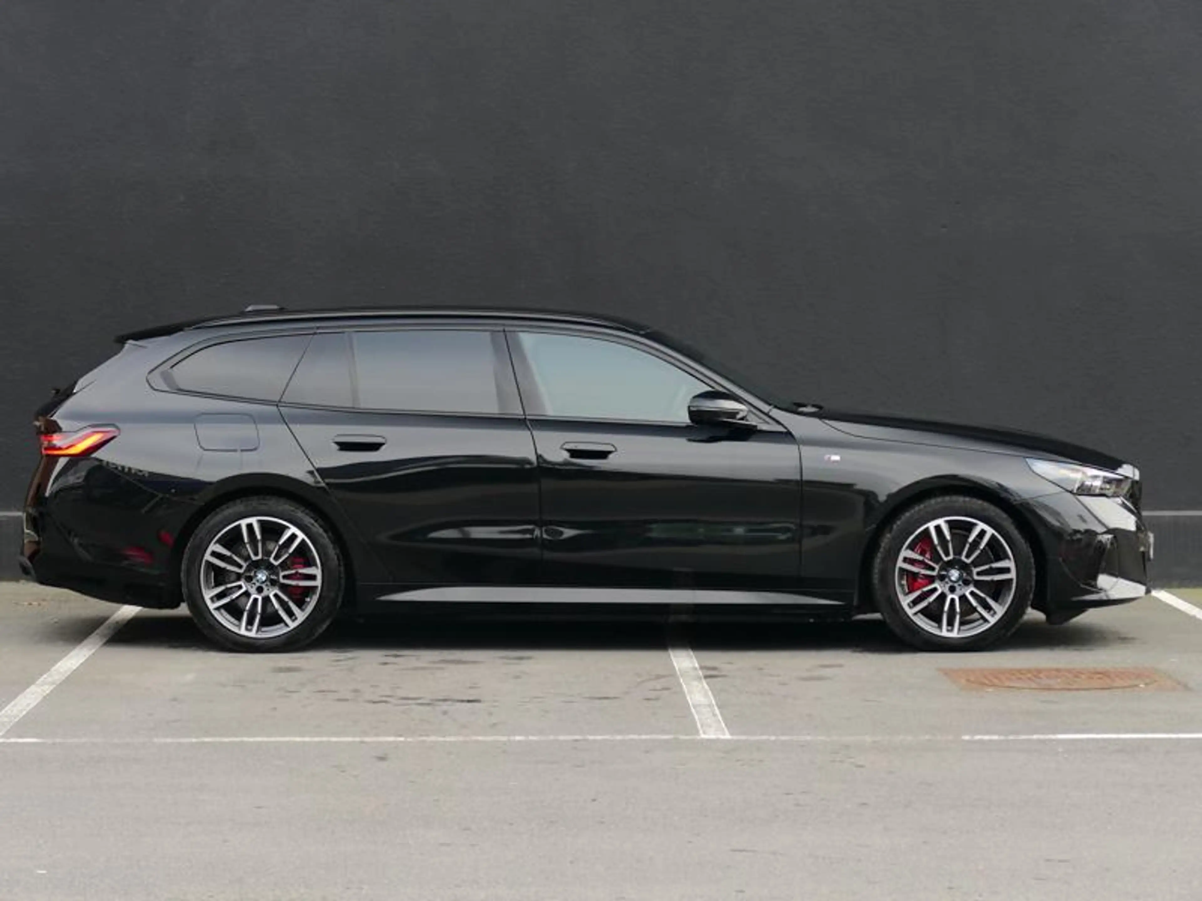 BMW i5 eDrive40 Touring M Sport PRO | PANO | Drive + | Pa — photo 3