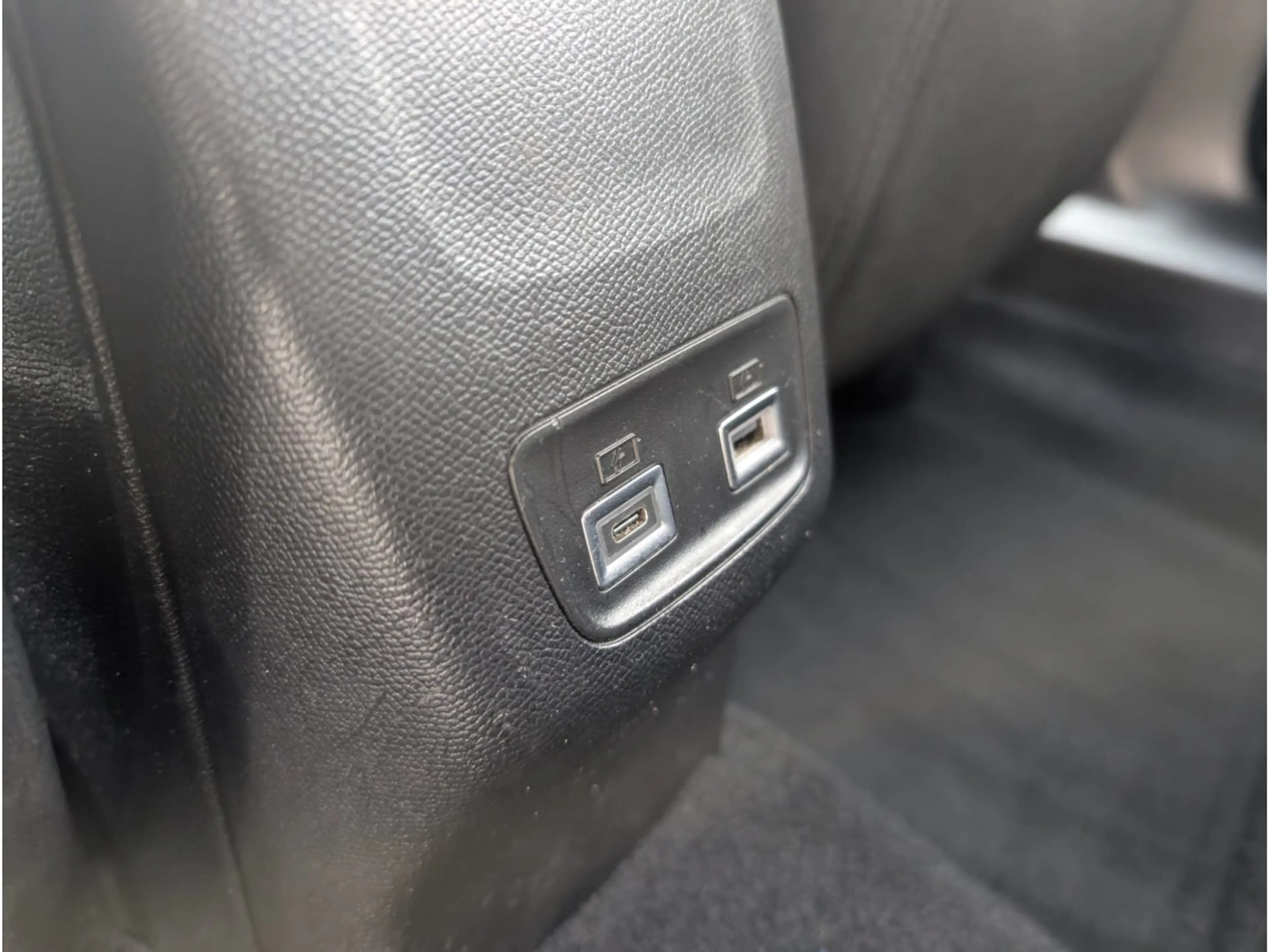 Peugeot 2008 ALLURE HIBRID 145E-DSC6 — photo 12