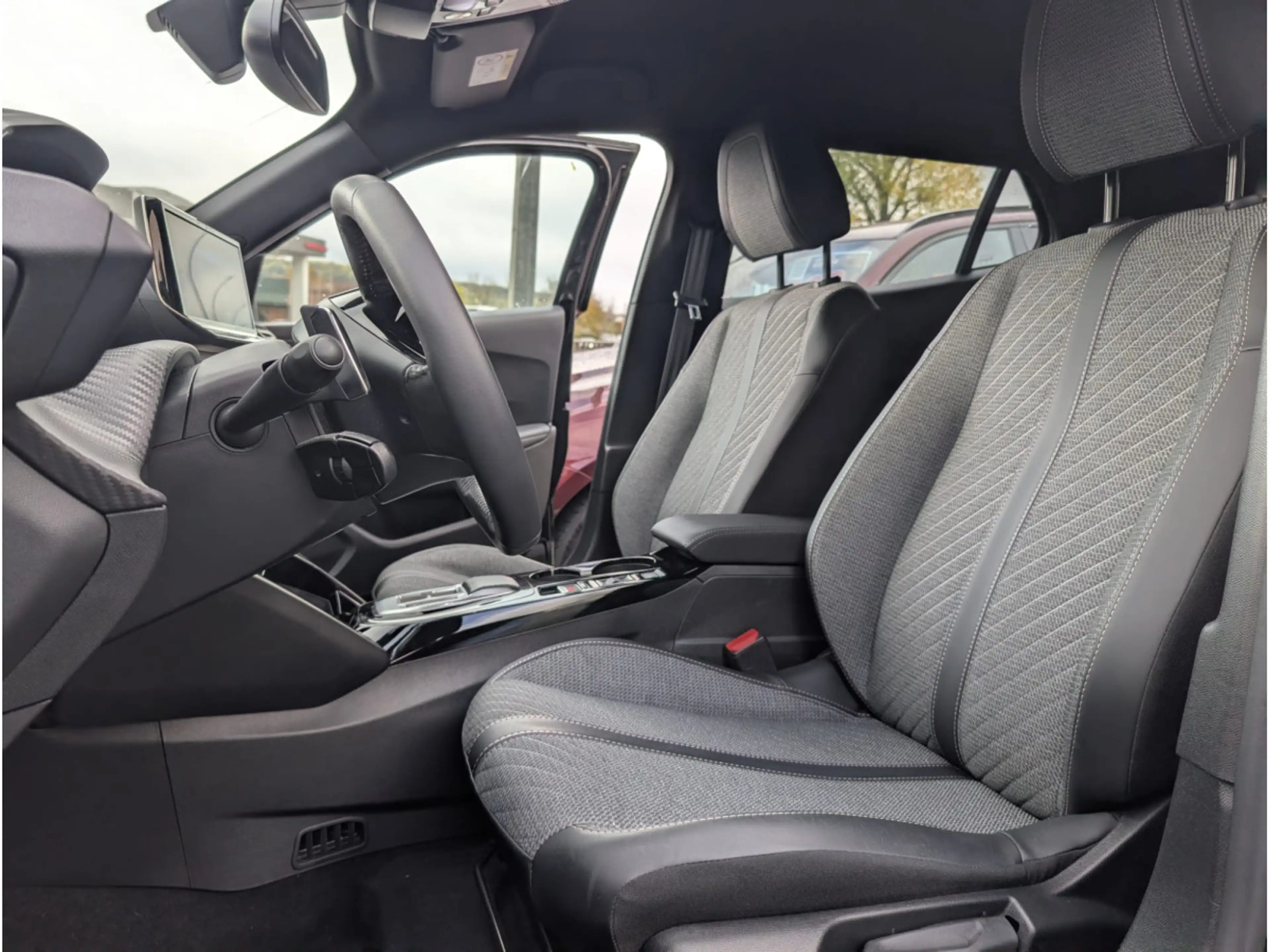 Peugeot 2008 ALLURE HIBRID 145E-DSC6 — photo 5