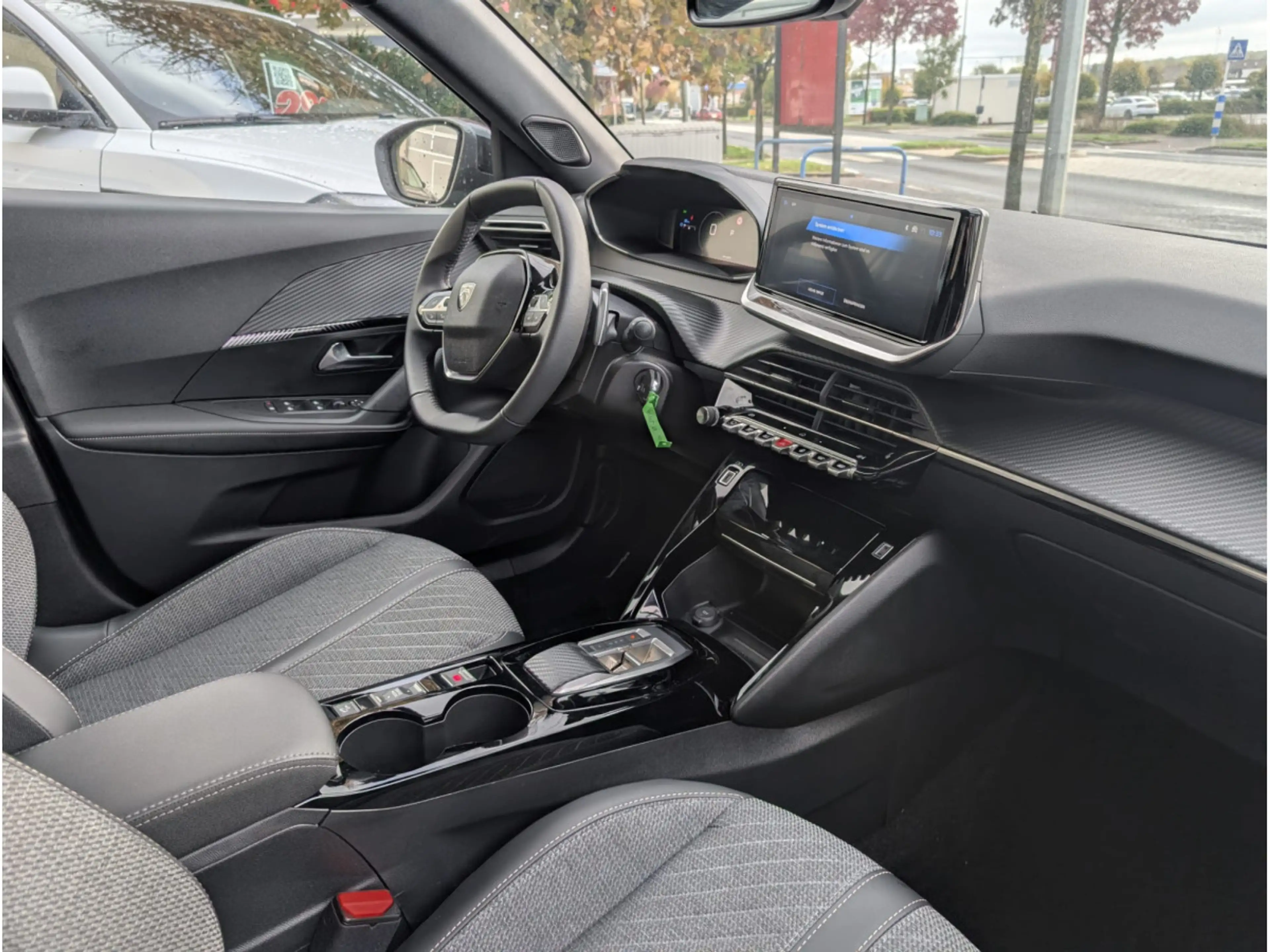 Peugeot 2008 ALLURE HIBRID 145E-DSC6 — photo 9