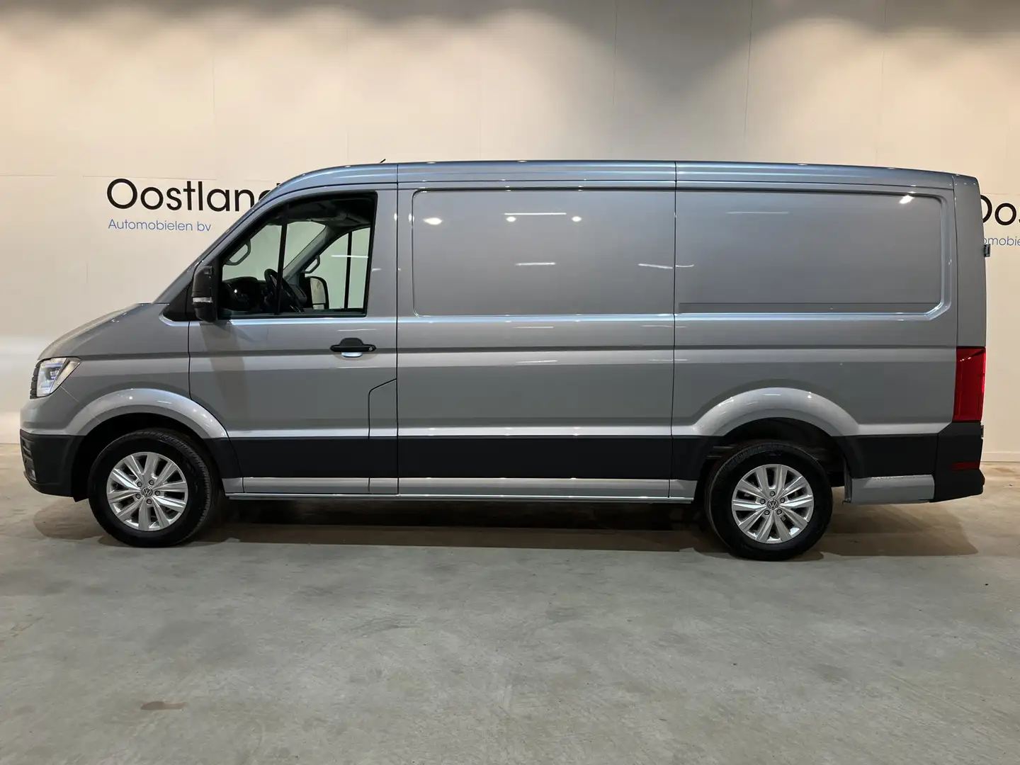 Volkswagen Crafter 2.0 TDI L3H2 140 PK Automaat / Euro 6 / Airco / Cr Grijs - 2