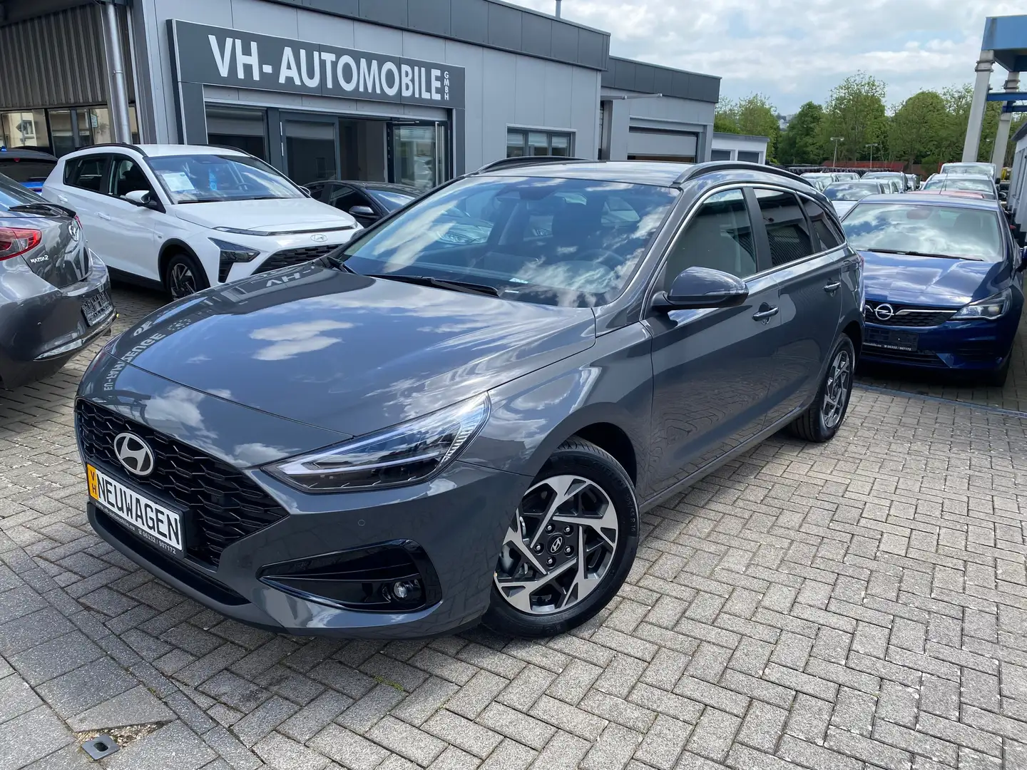 Hyundai i30 cw*NAVI*LED Frontsw*PDC vo&hi&R.KAMERA*WINTERPAKEt Grau - 1