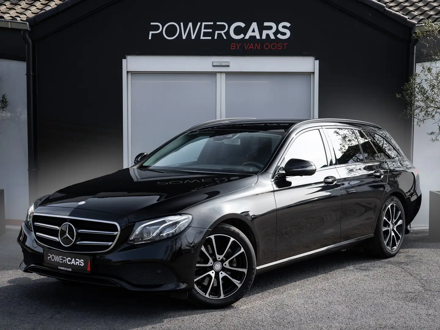 Mercedes-Benz E 220 d | 360 | HUD | ACC | CARPLAY | WIDESCREEN Zwart - 1