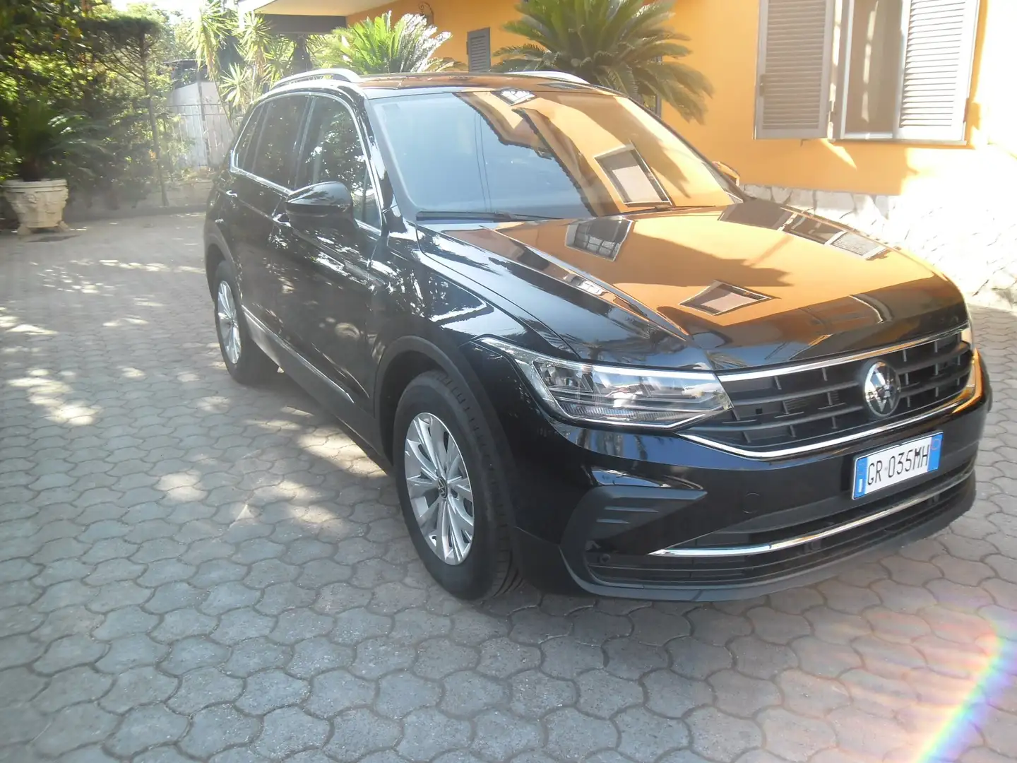 Volkswagen Tiguan Tiguan II 2021 2.0 tdi Life 150cv dsg Negro - 1