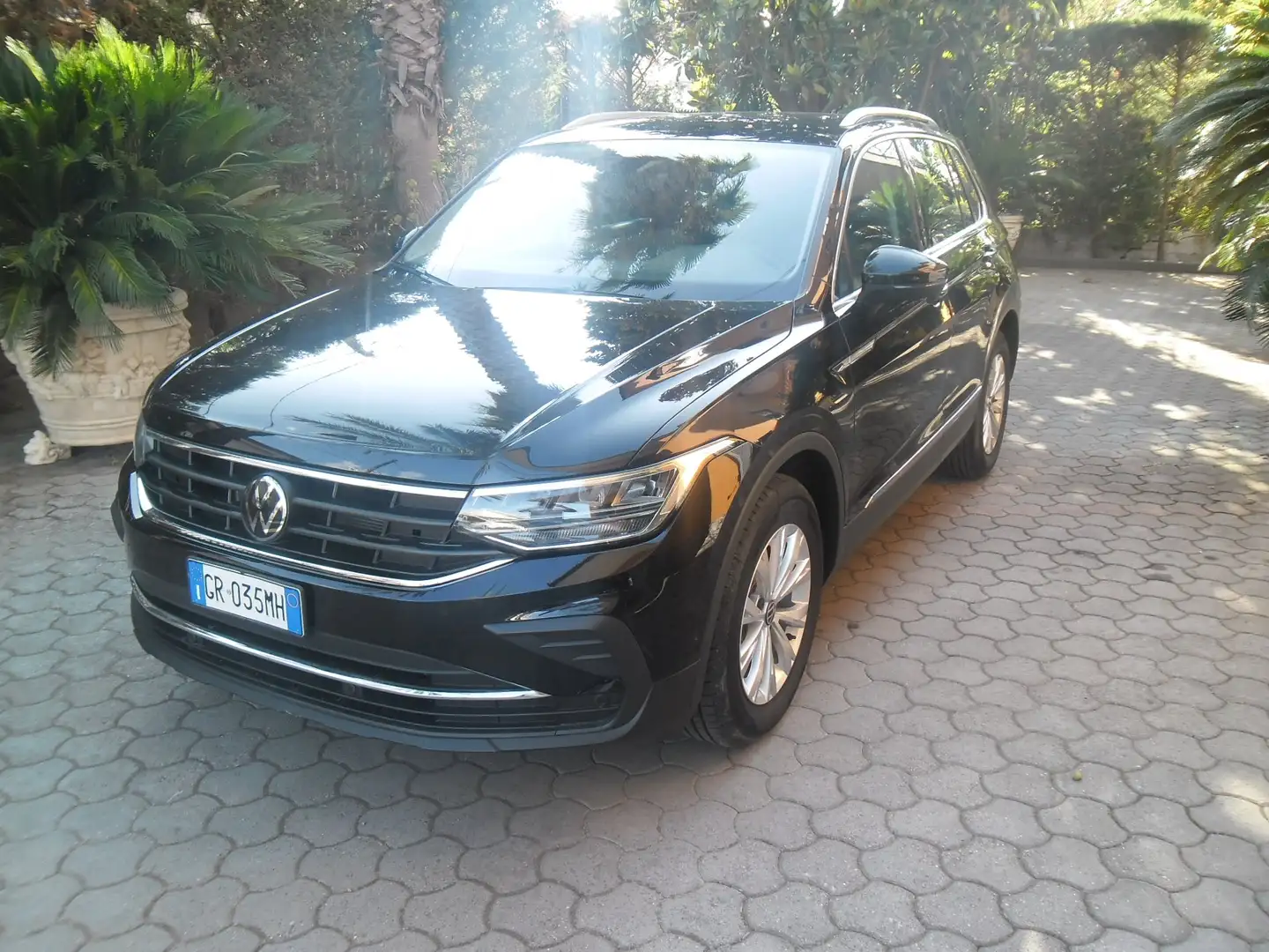 Volkswagen Tiguan Tiguan II 2021 2.0 tdi Life 150cv dsg Nero - 1