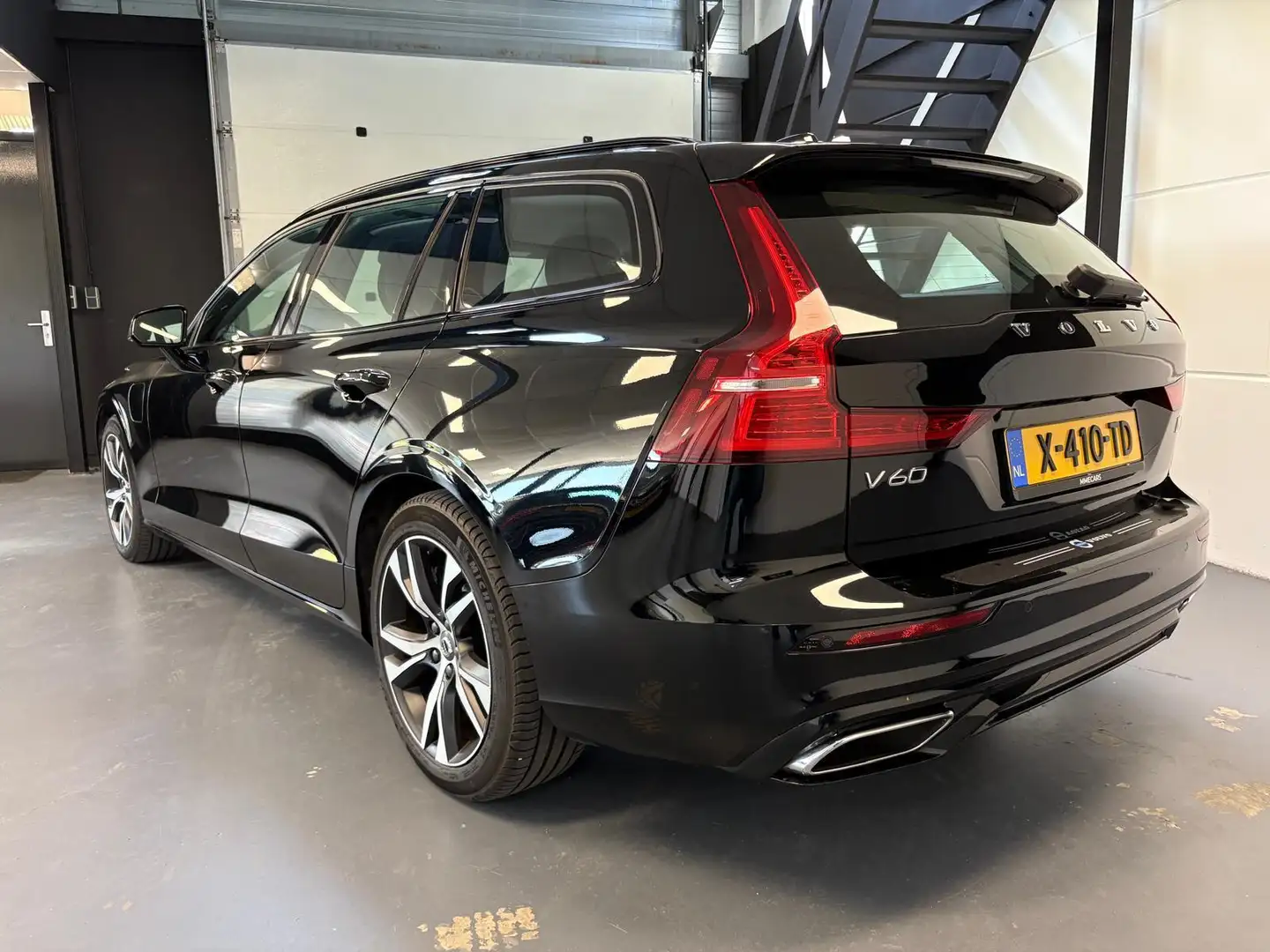 Volvo V60 2.0 T6 Recharge AWD R-Design Noir - 2