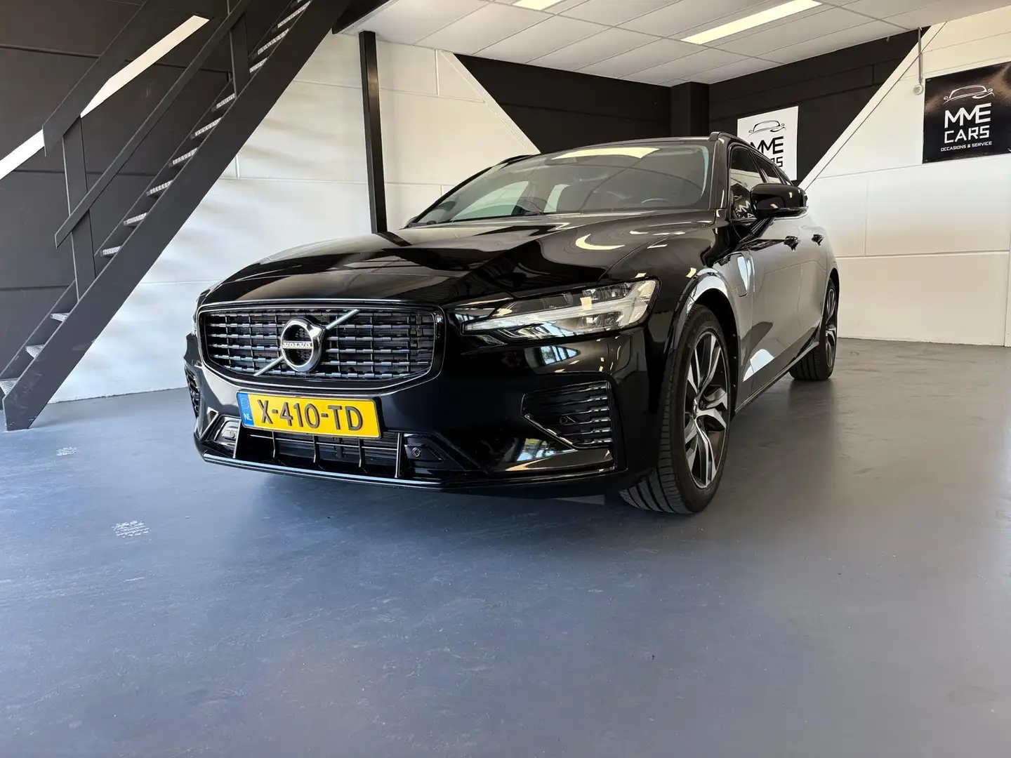 Volvo V60 2.0 T6 Recharge AWD R-Design Noir - 1