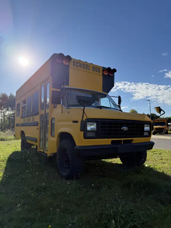 Ford Econoline 1988 из Европы — купить под ключ