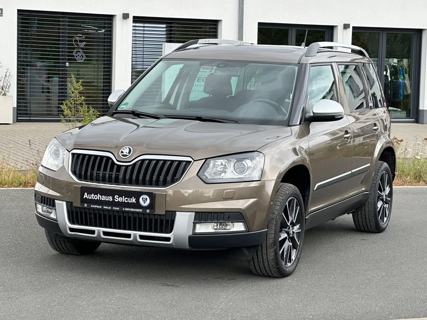 Skoda Yeti Adventure 4x4 *DSG*Xenon*SHZ*Navi*Pano*Kamera* Verde - 2