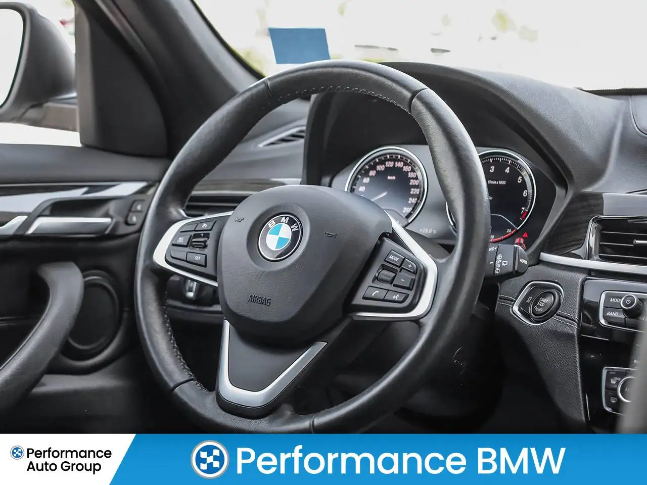 BMW X1 снимка BMW X1