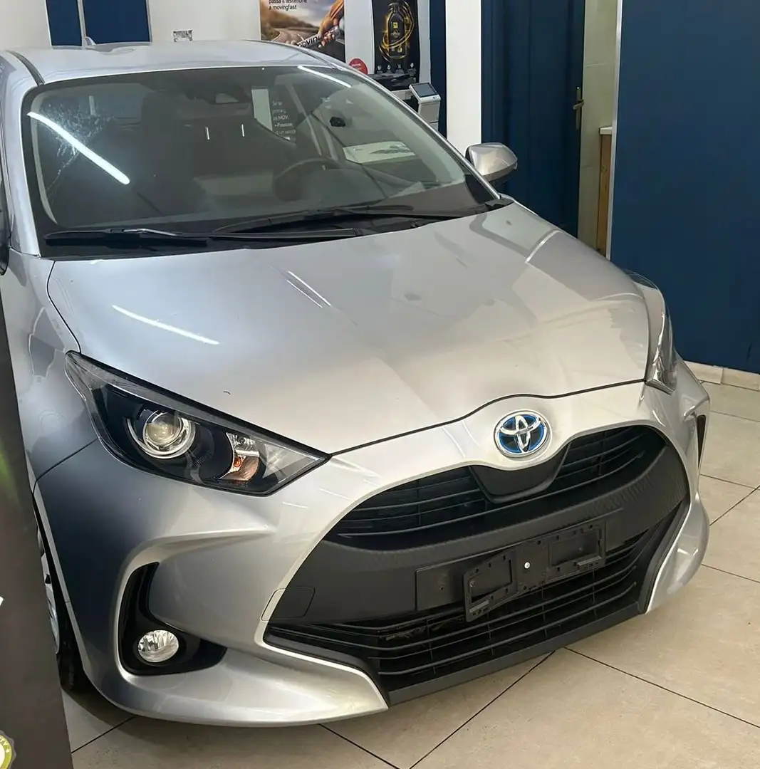 Toyota Yaris 1.5 HYBRID DYNAMIC BUSINESS 116CV Argento - 1