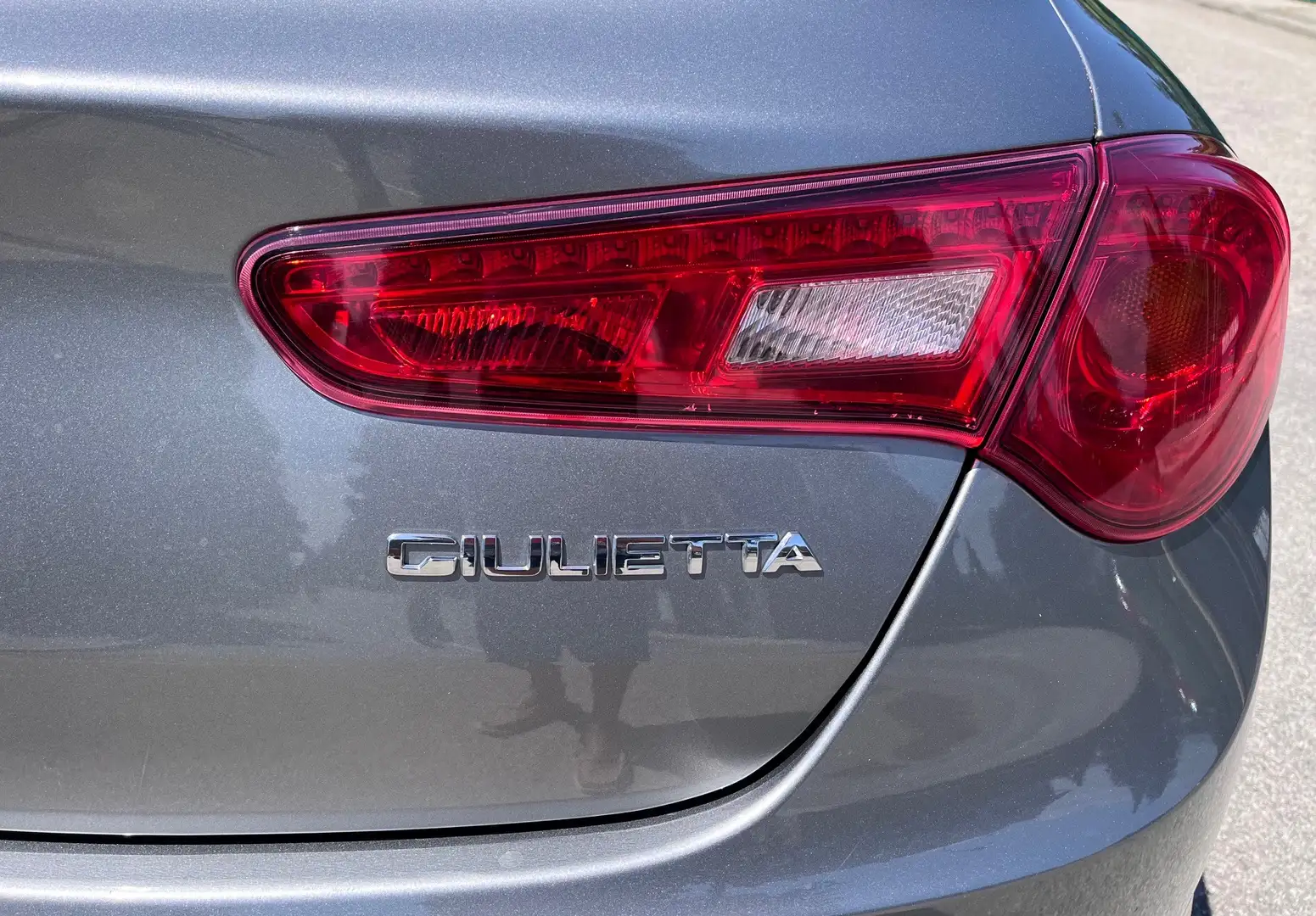 Alfa Romeo Giulietta Giulietta 1,4 TB Grau - 1