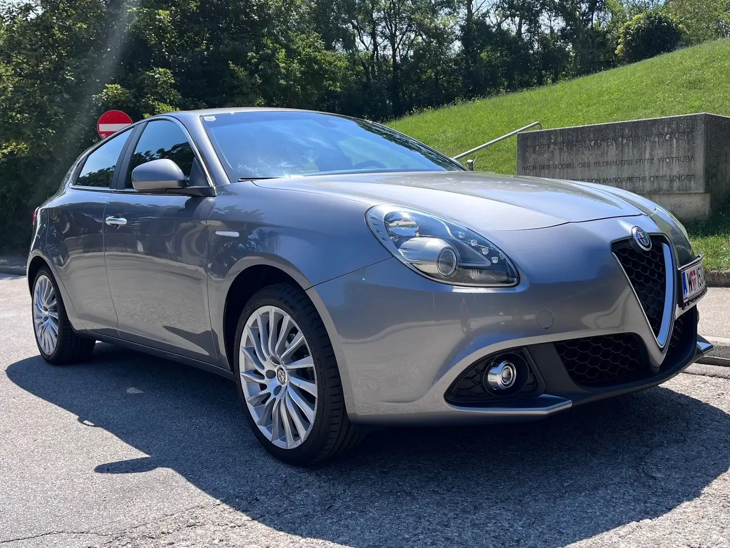 Alfa Romeo Giulietta Giulietta 1,4 TB Grau - 2
