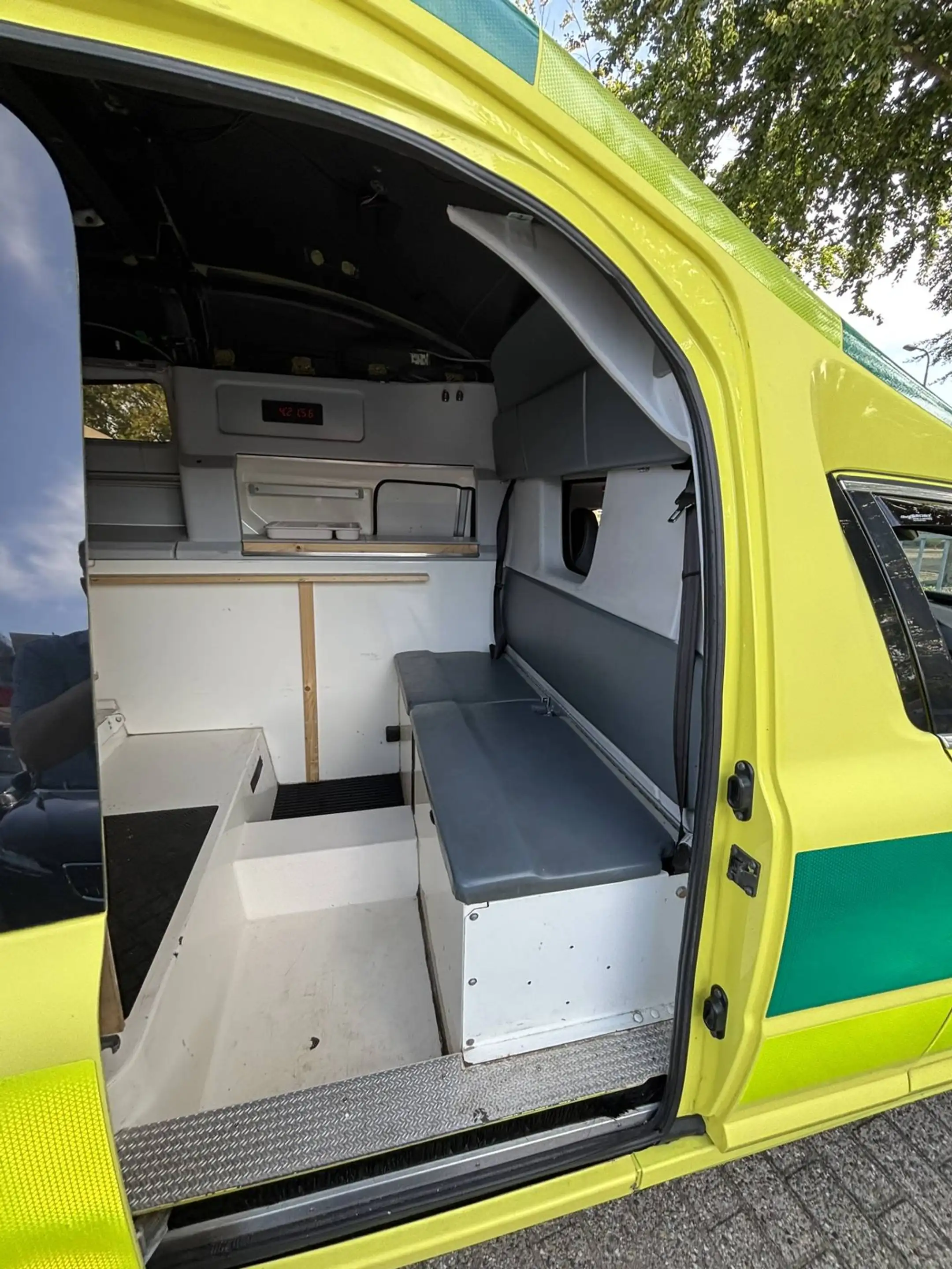 Volvo V70 D5 AWD Nilsson AMBULANCE / Camper 4 zitplaatsen — photo 21