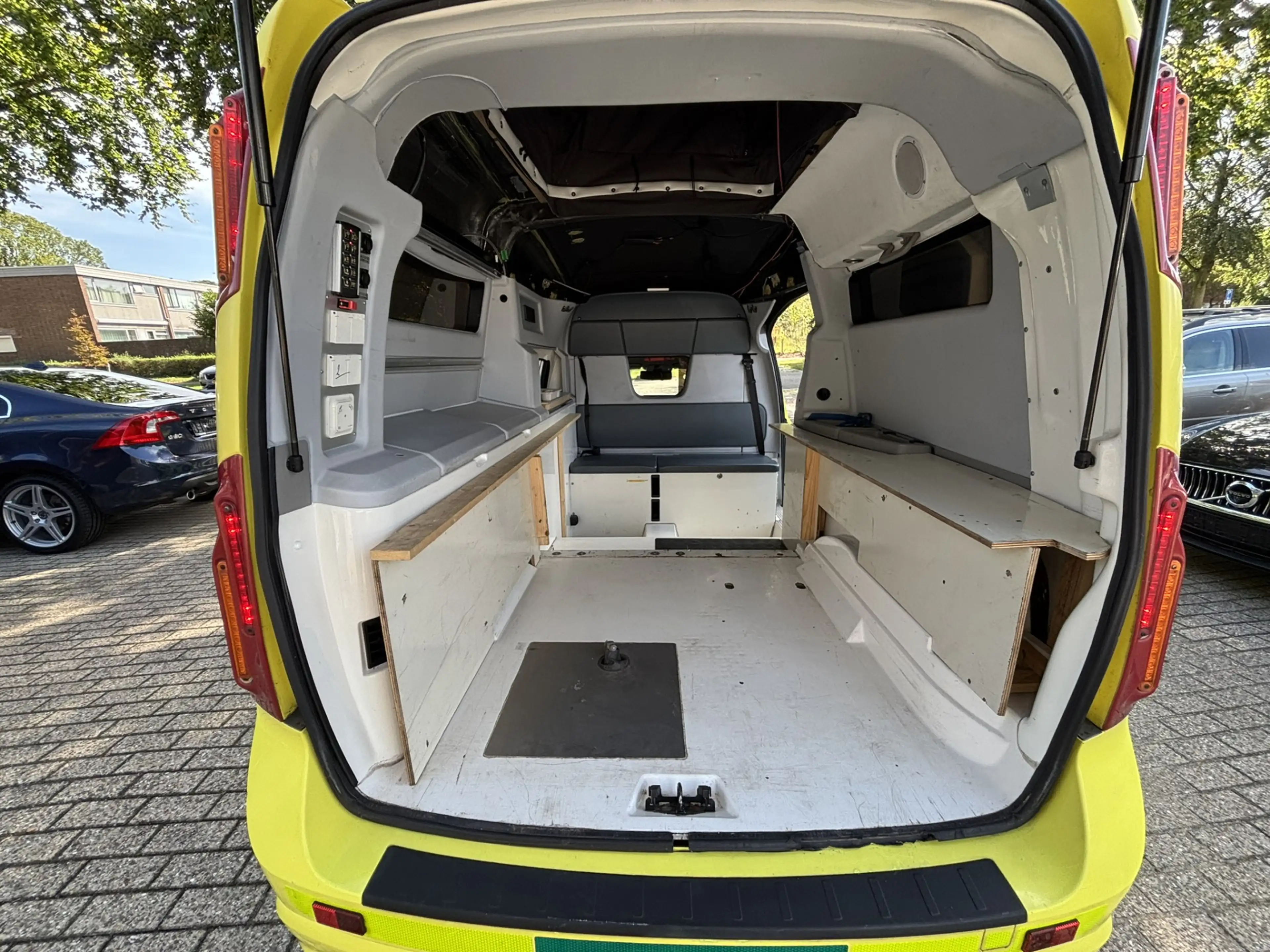 Volvo V70 D5 AWD Nilsson AMBULANCE / Camper 4 zitplaatsen
