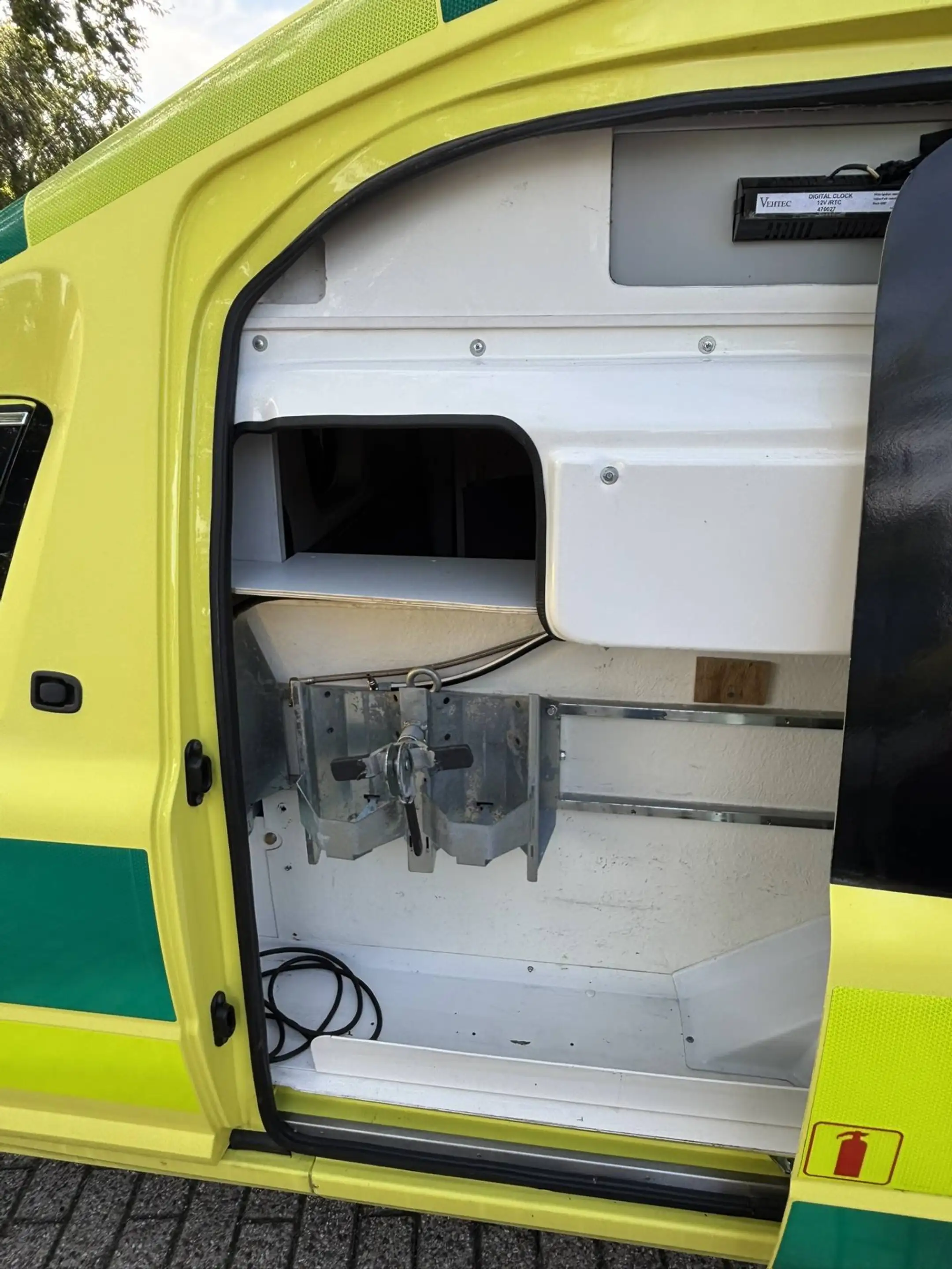 Volvo V70 D5 AWD Nilsson AMBULANCE / Camper 4 zitplaatsen — photo 10