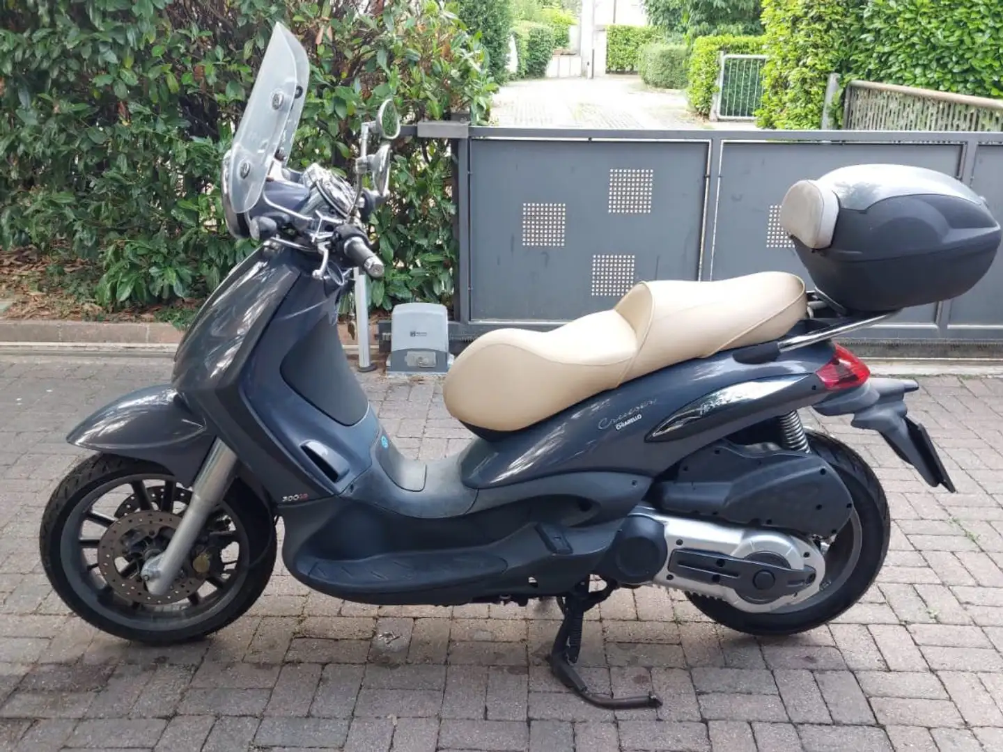 Piaggio Beverly 500 cruiser Šedá - 2