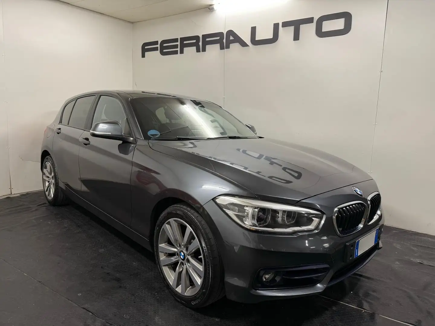 BMW 120 120d xdrive Sport 5p auto my18 Gris - 1