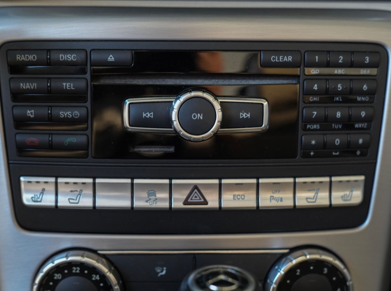 Mercedes-Benz SLK 350 AMG Line *Beige*Keyless*COMMAND*Memory* — photo 15