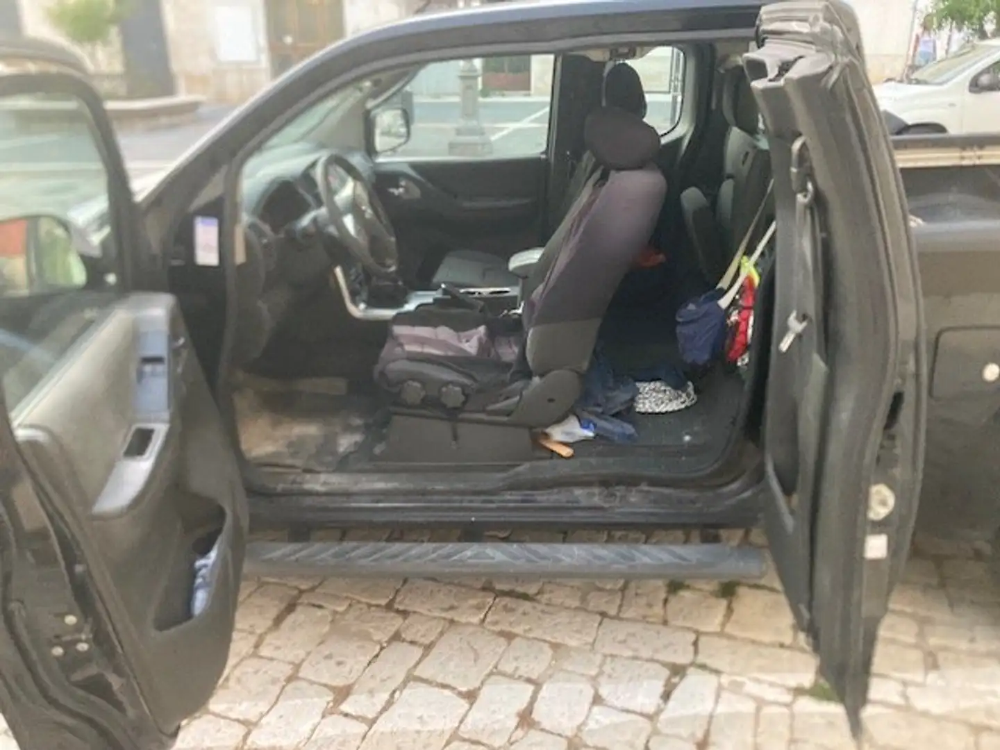 Nissan Navara Zwart - 2